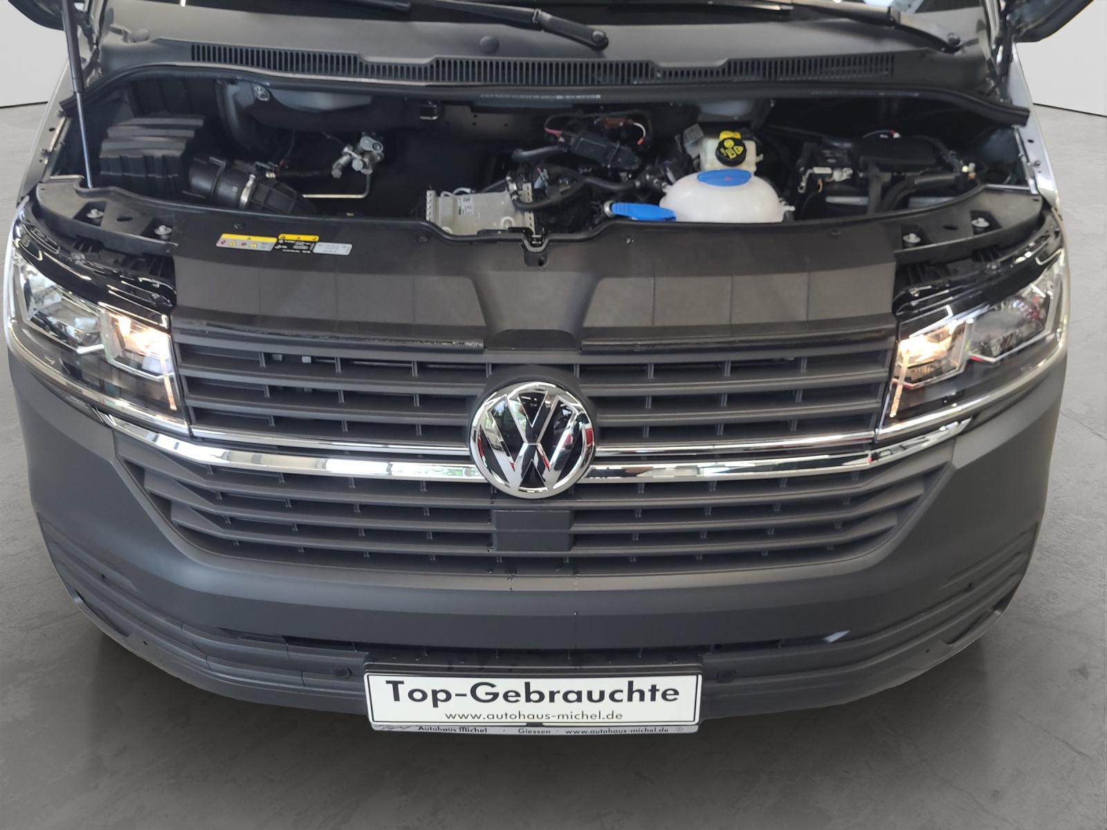 T6 Transporter Kombi 6.1 TDI DSG LR 9 Sitzer Navi Doppelklima PDC Kamera