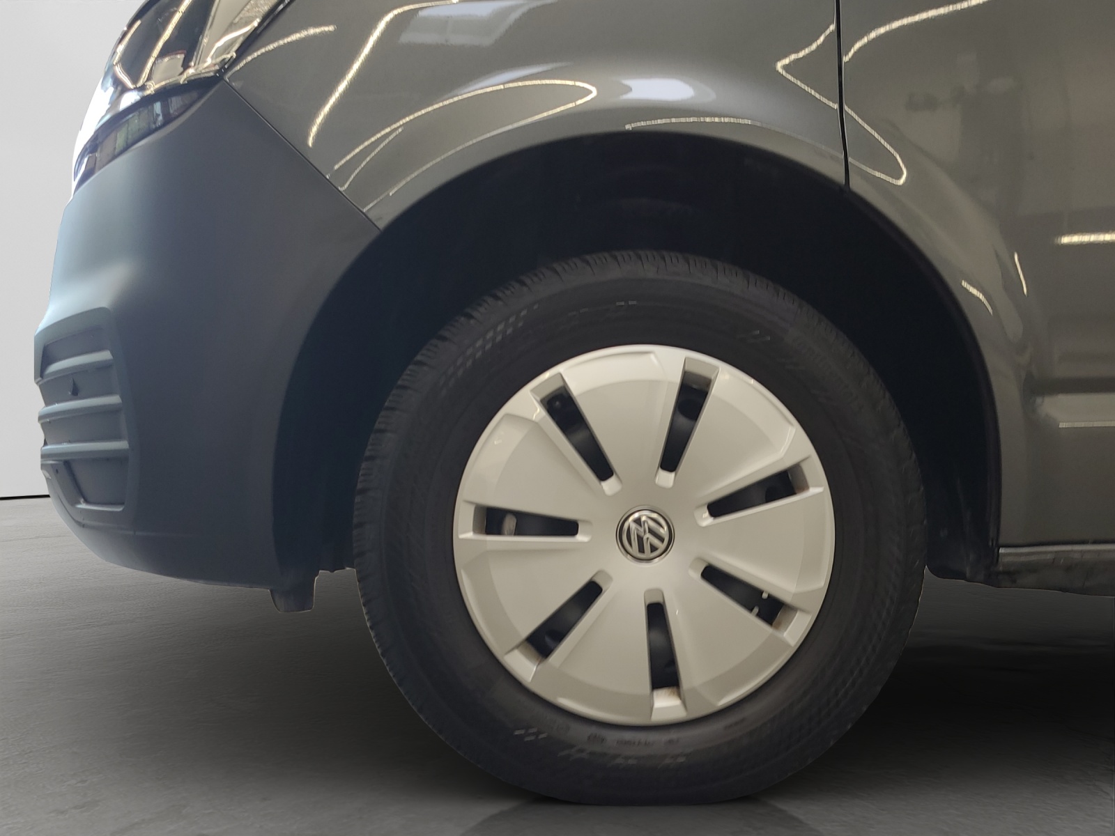 T6 Transporter Kombi 6.1 TDI DSG LR 9 Sitzer Navi Doppelklima PDC Kamera