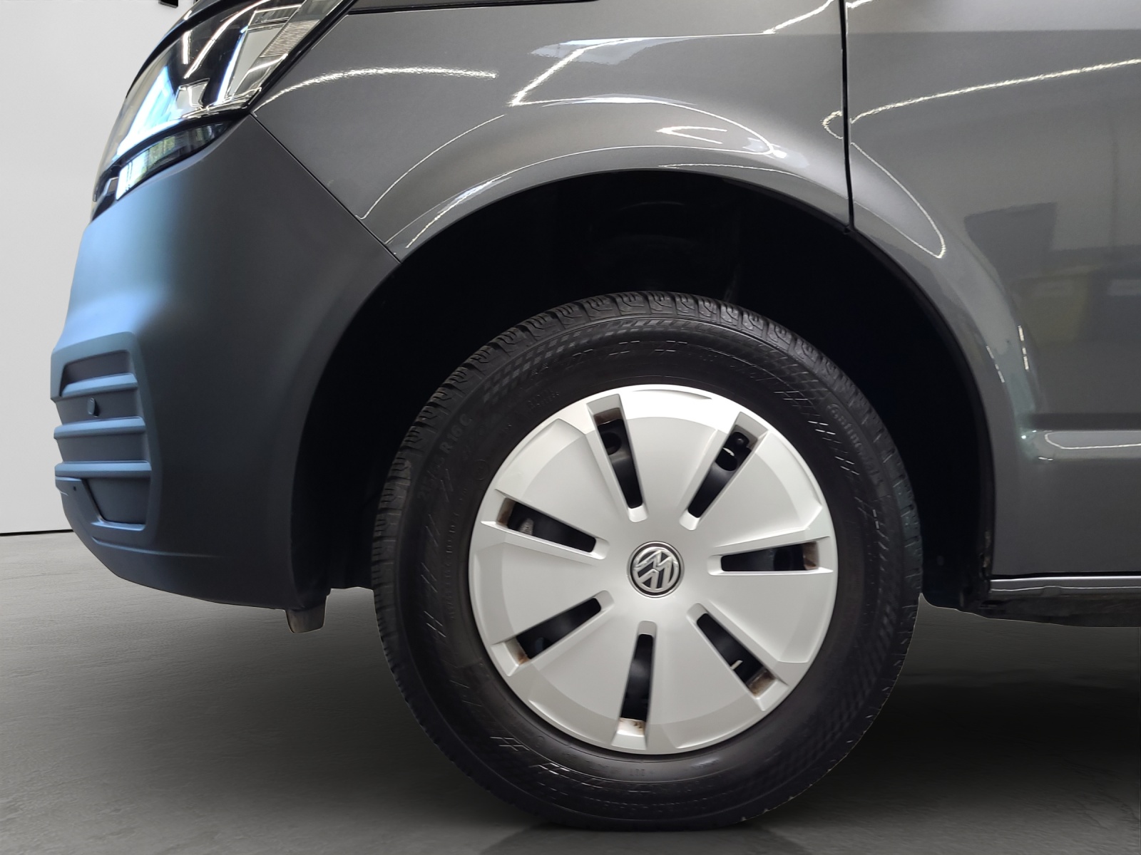 T6 Transporter Kombi 6.1 TDI DSG LR 9 Sitzer Navi Doppelklima PDC Kamera