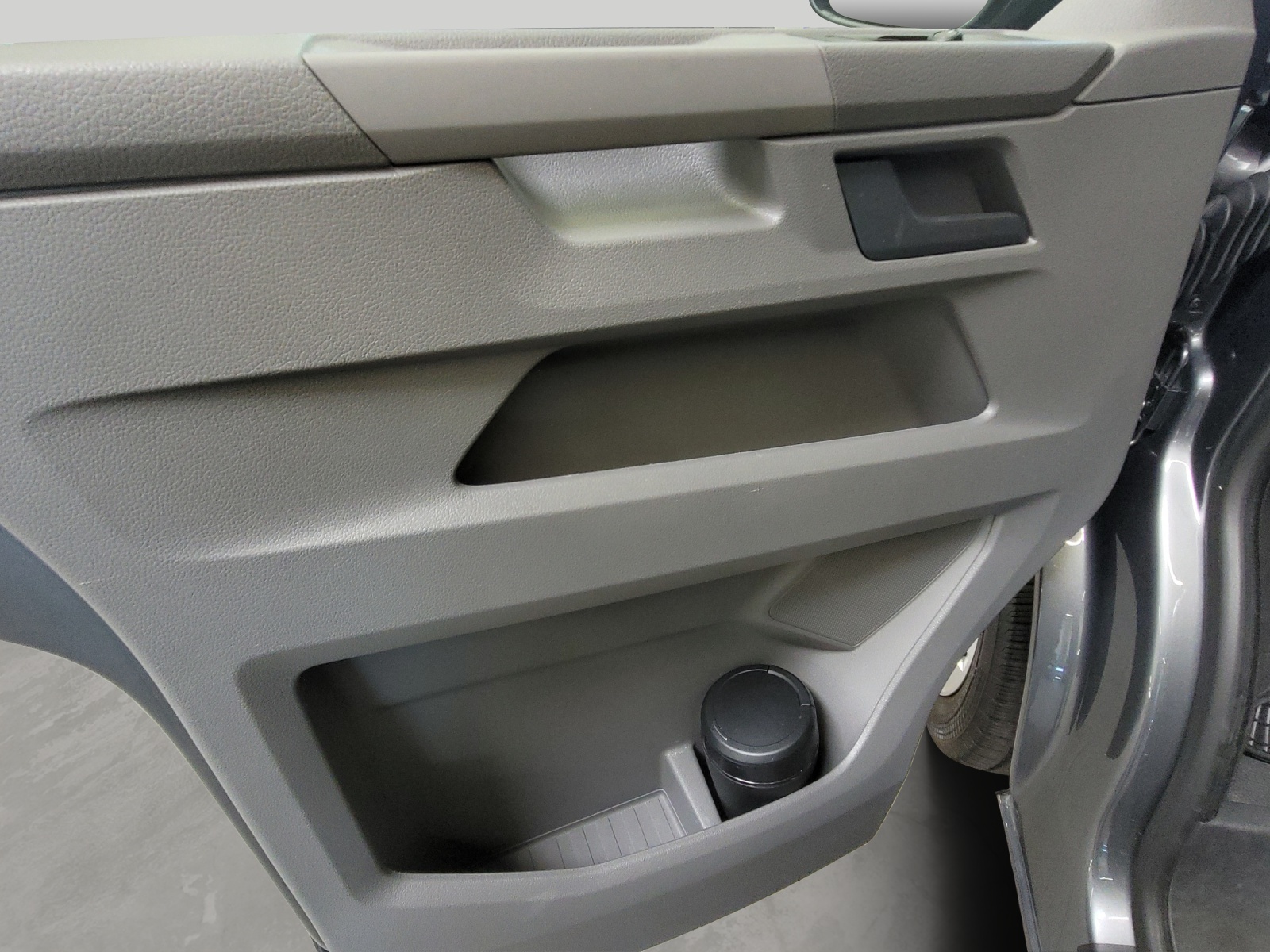 T6 Transporter Kombi 6.1 TDI DSG LR 9 Sitzer Navi Doppelklima PDC Kamera