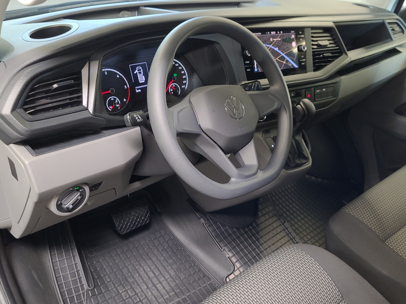 T6 Transporter Kombi 6.1 TDI DSG LR 9 Sitzer Navi Doppelklima PDC Kamera