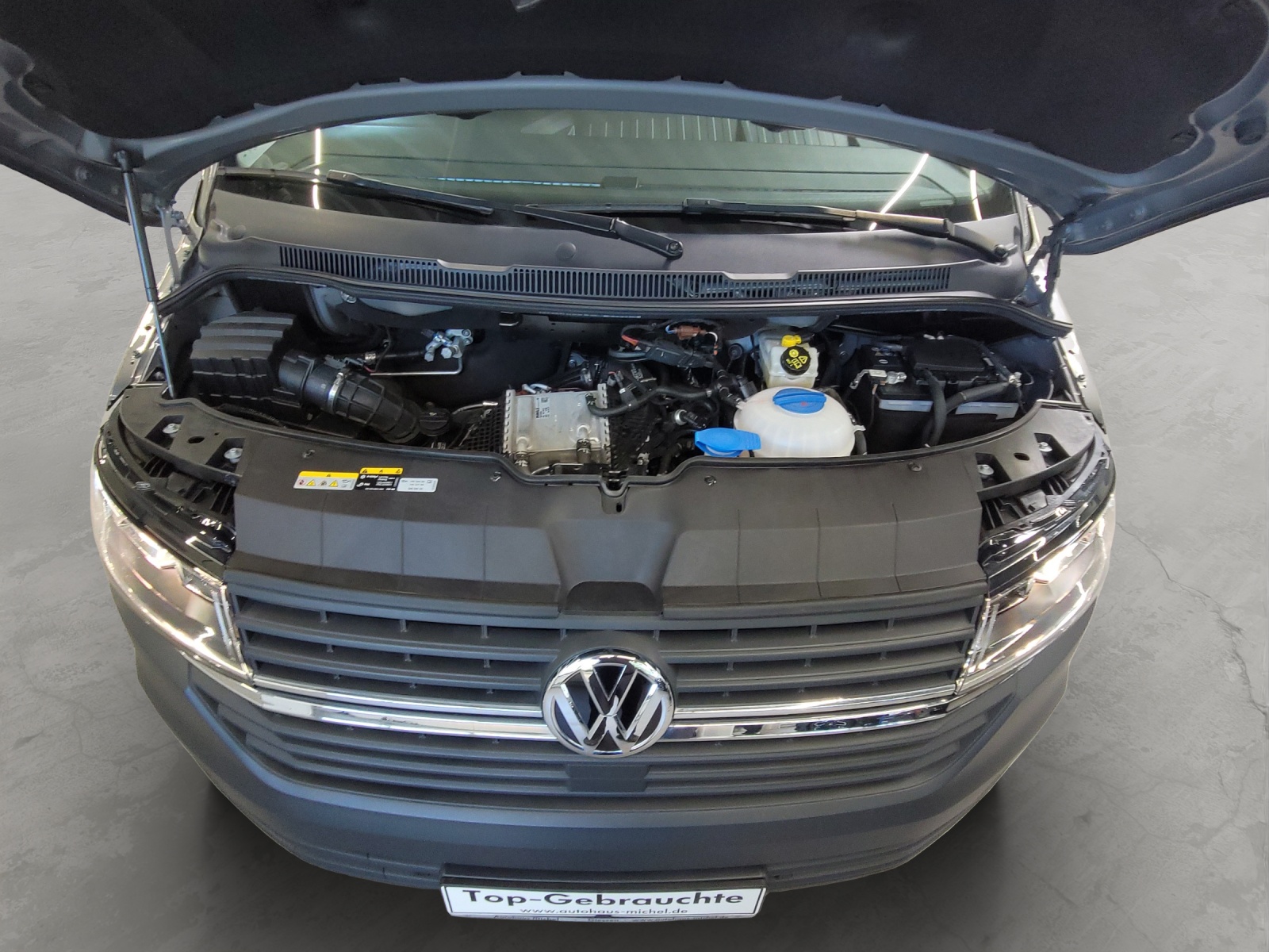 T6 Transporter Kombi 6.1 TDI DSG LR 9 Sitzer Navi Doppelklima PDC Kamera