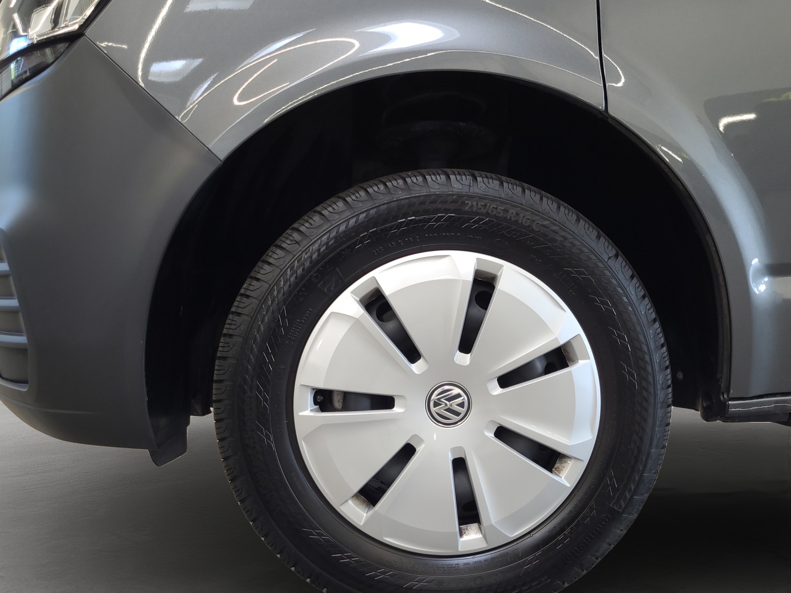 T6 Transporter Kombi 6.1 TDI DSG LR 9 Sitzer Navi Doppelklima PDC Kamera