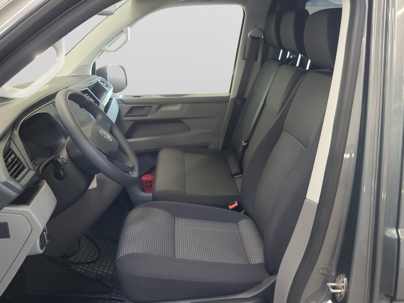 T6 Transporter Kombi 6.1 TDI DSG LR 9 Sitzer Navi Doppelklima PDC Kamera