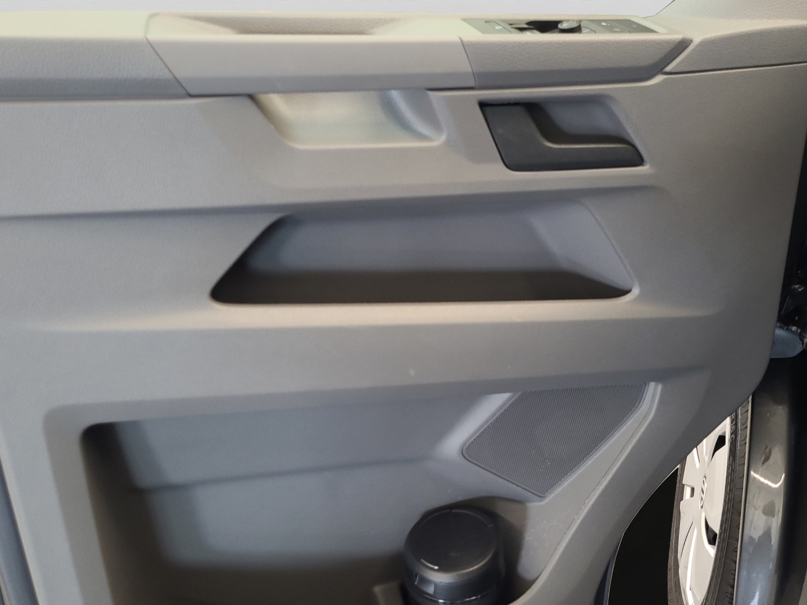 T6 Transporter Kombi 6.1 TDI DSG LR 9 Sitzer Navi Doppelklima PDC Kamera