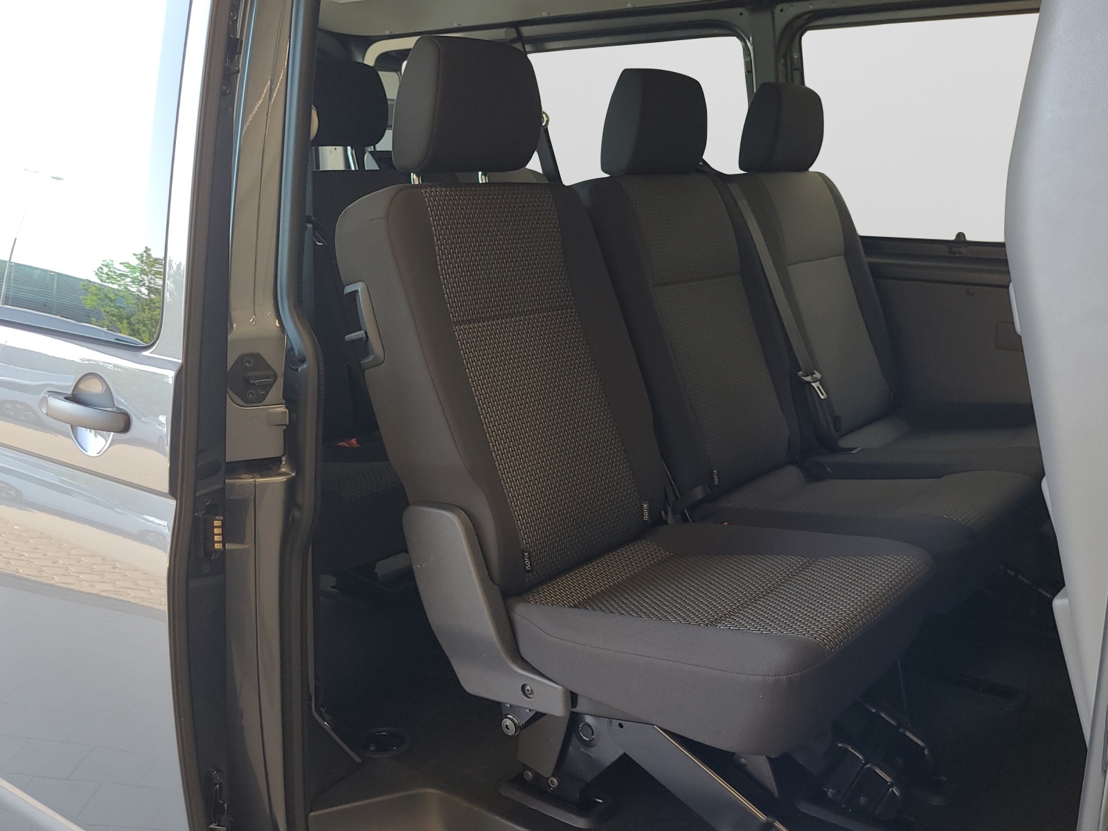 T6 Transporter Kombi 6.1 TDI DSG LR 9 Sitzer Navi Doppelklima PDC Kamera