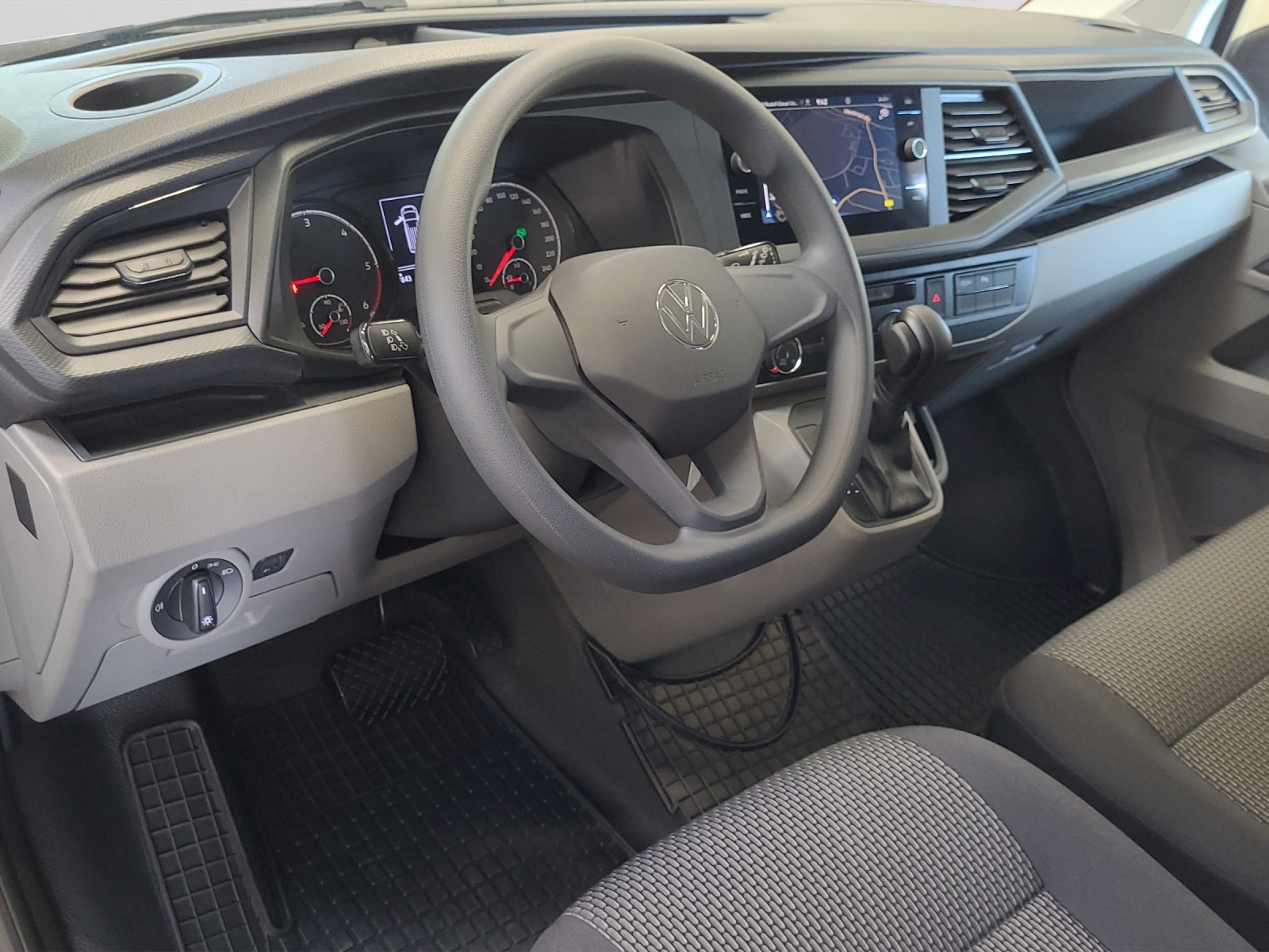 T6 Transporter Kombi 6.1 TDI DSG LR 9 Sitzer Navi Doppelklima PDC Kamera