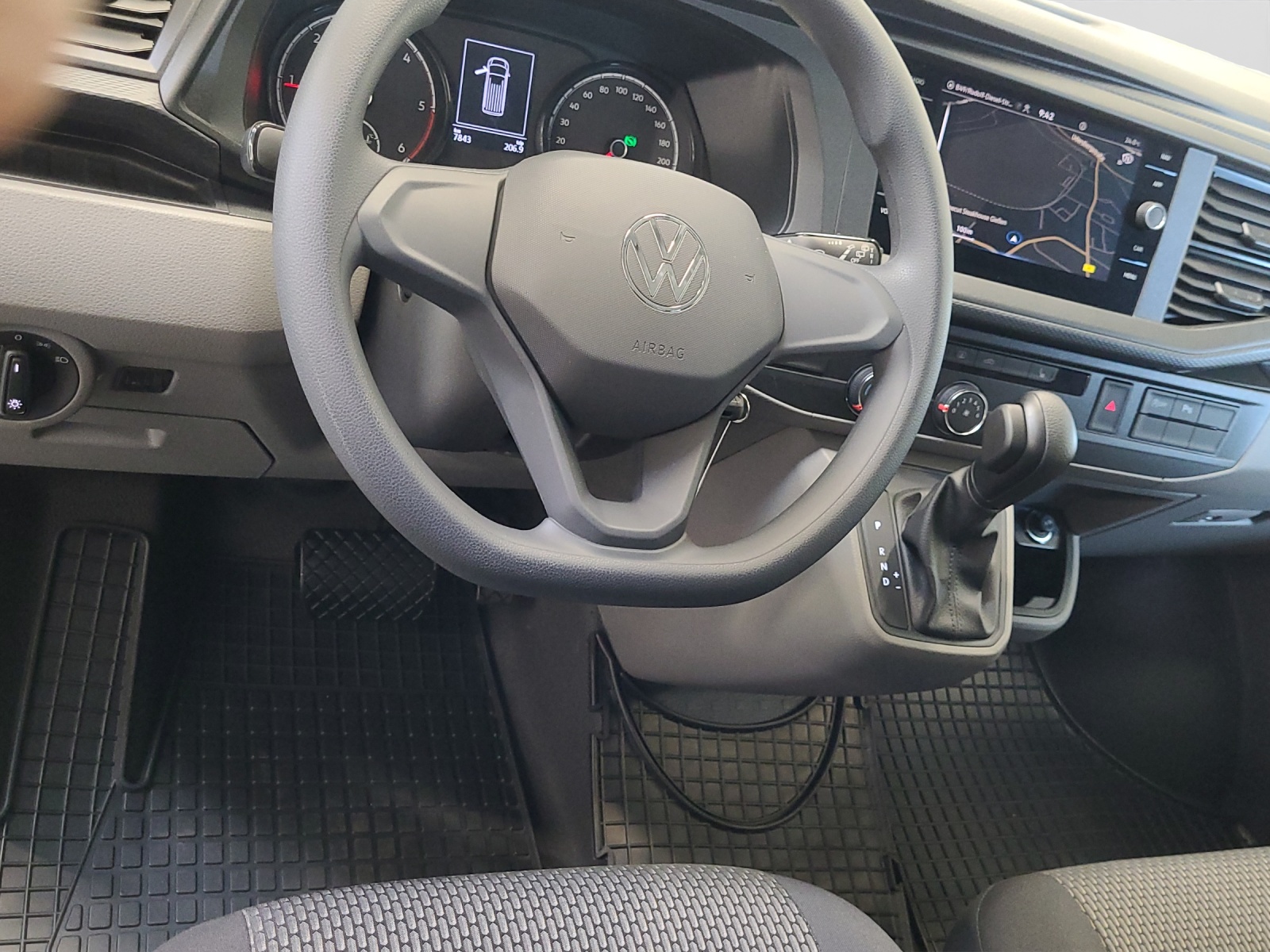 T6 Transporter Kombi 6.1 TDI DSG LR 9 Sitzer Navi Doppelklima PDC Kamera