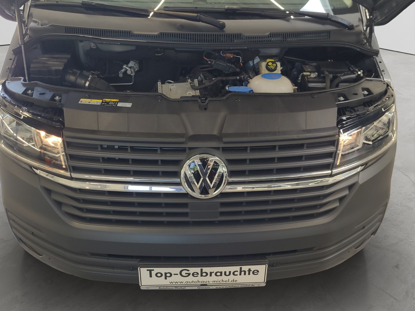 T6 Transporter Kombi 6.1 TDI DSG LR 9 Sitzer Navi Doppelklima PDC Kamera