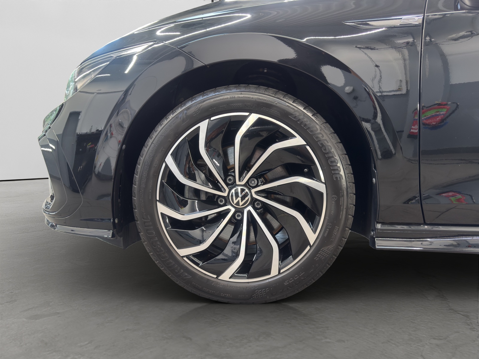 Golf 8 Variant TSI DSG R-Line LED ACC Navi AHK Harmann-Kardon