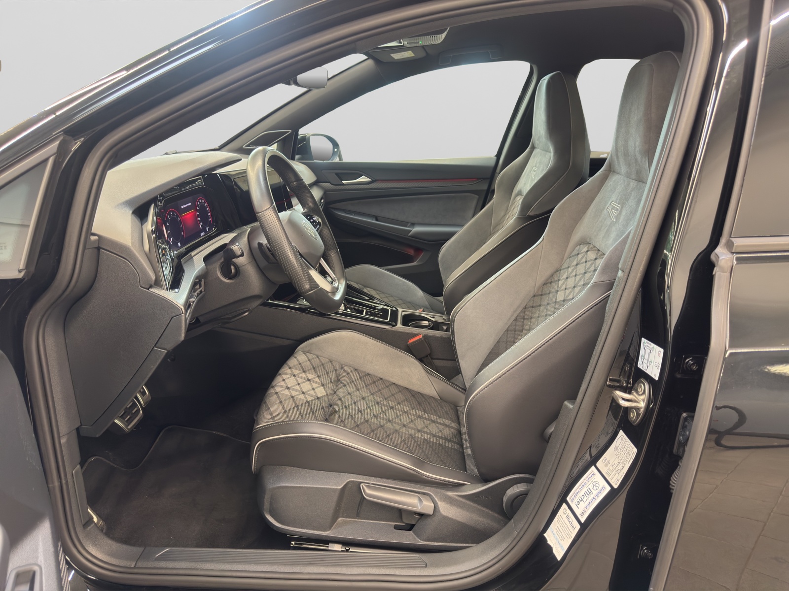 Golf 8 Variant TSI DSG R-Line LED ACC Navi AHK Harmann-Kardon