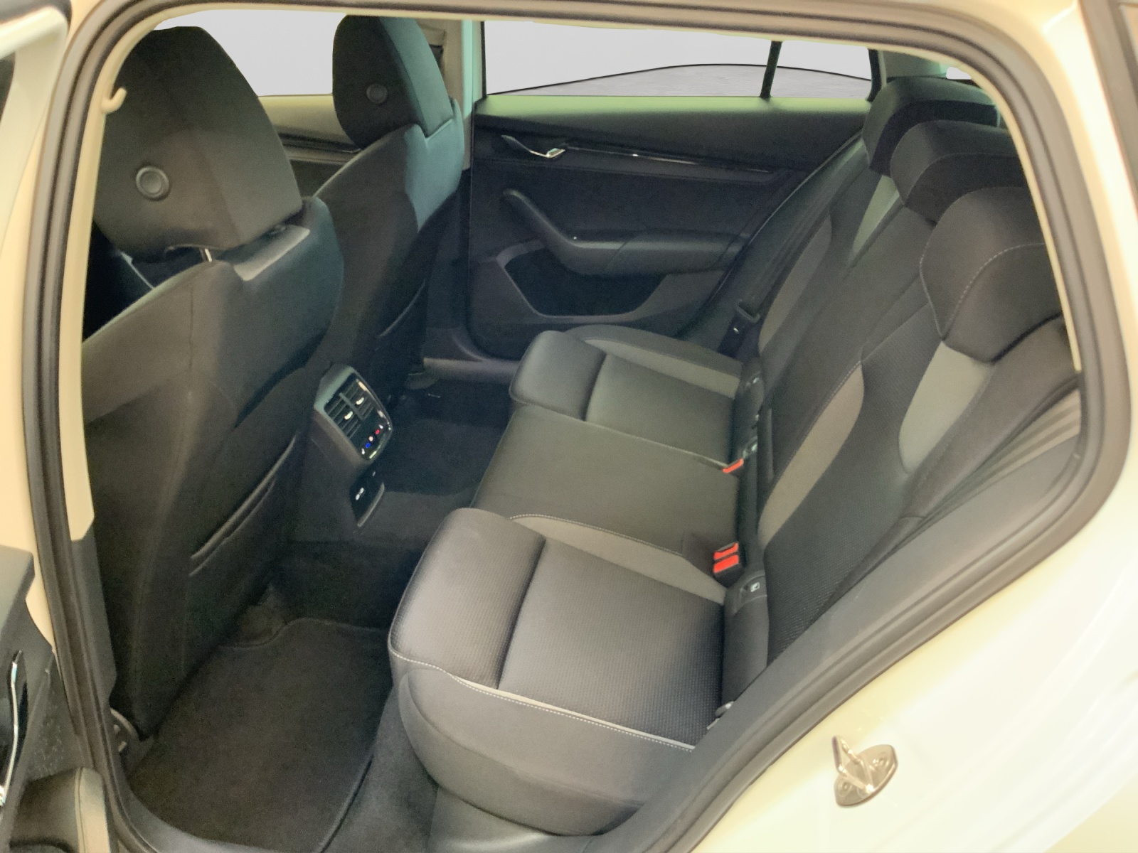 Octavia Combi TDI Ambition LED Navi SmartLink Alu-18Zoll