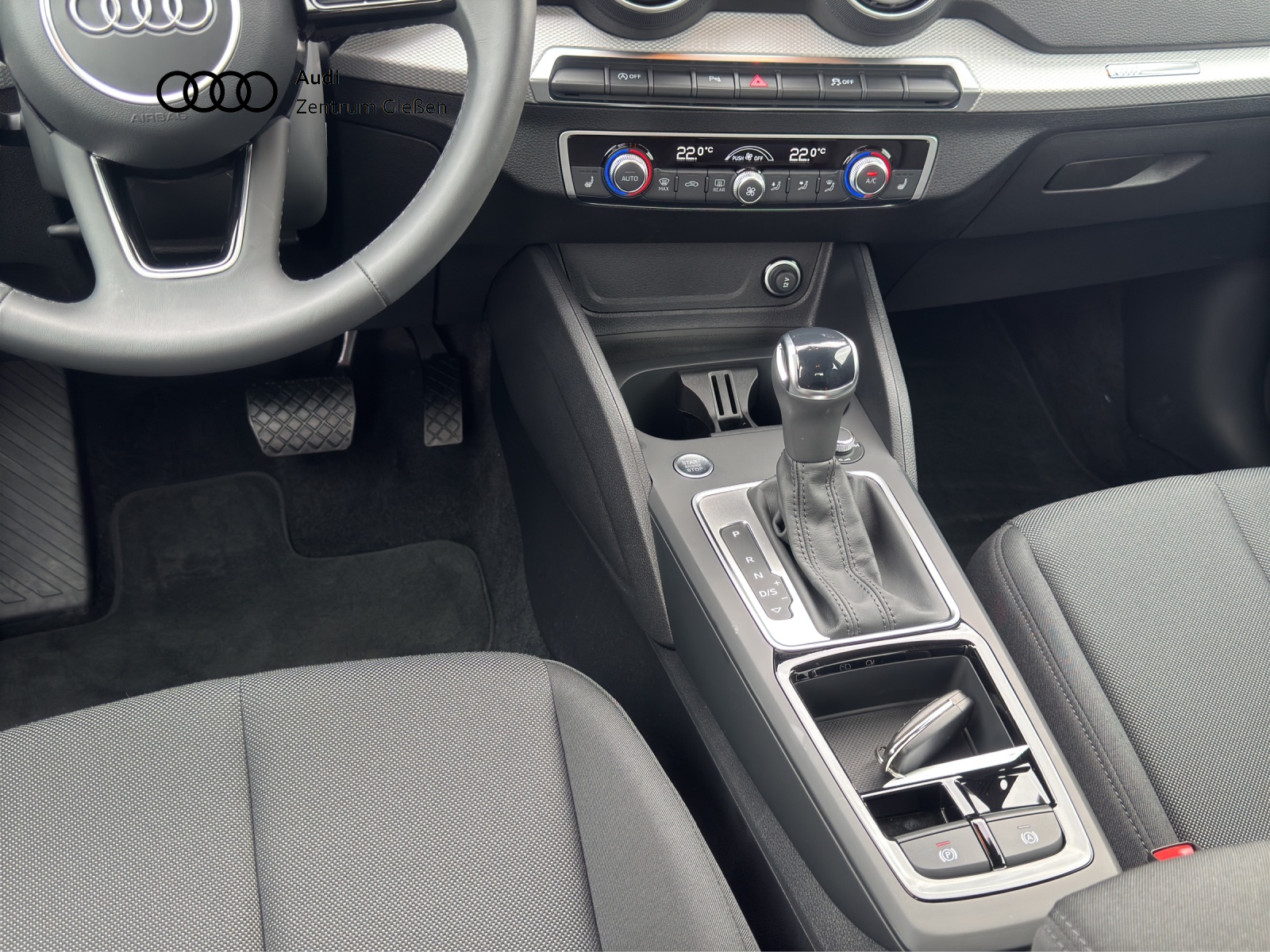 Q2 35 TFSI S tronic advanced Matrix-LED smartphone interface