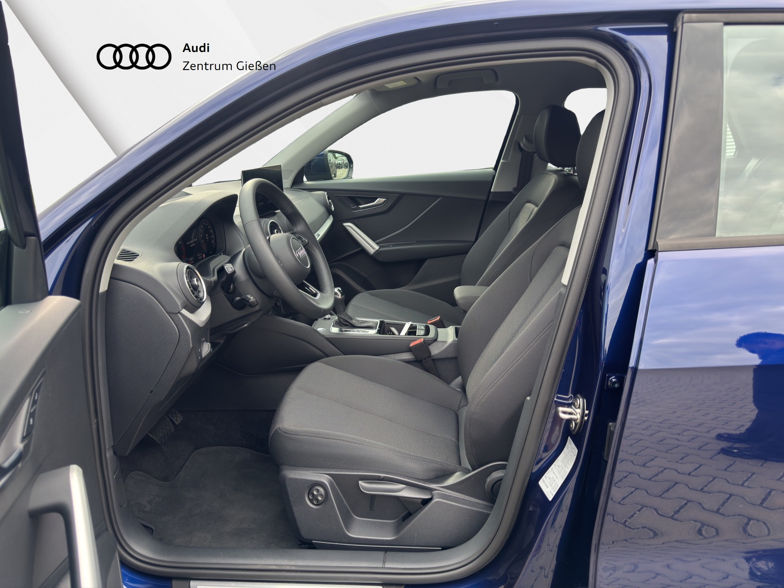 Q2 35 TFSI S tronic advanced Matrix-LED smartphone interface