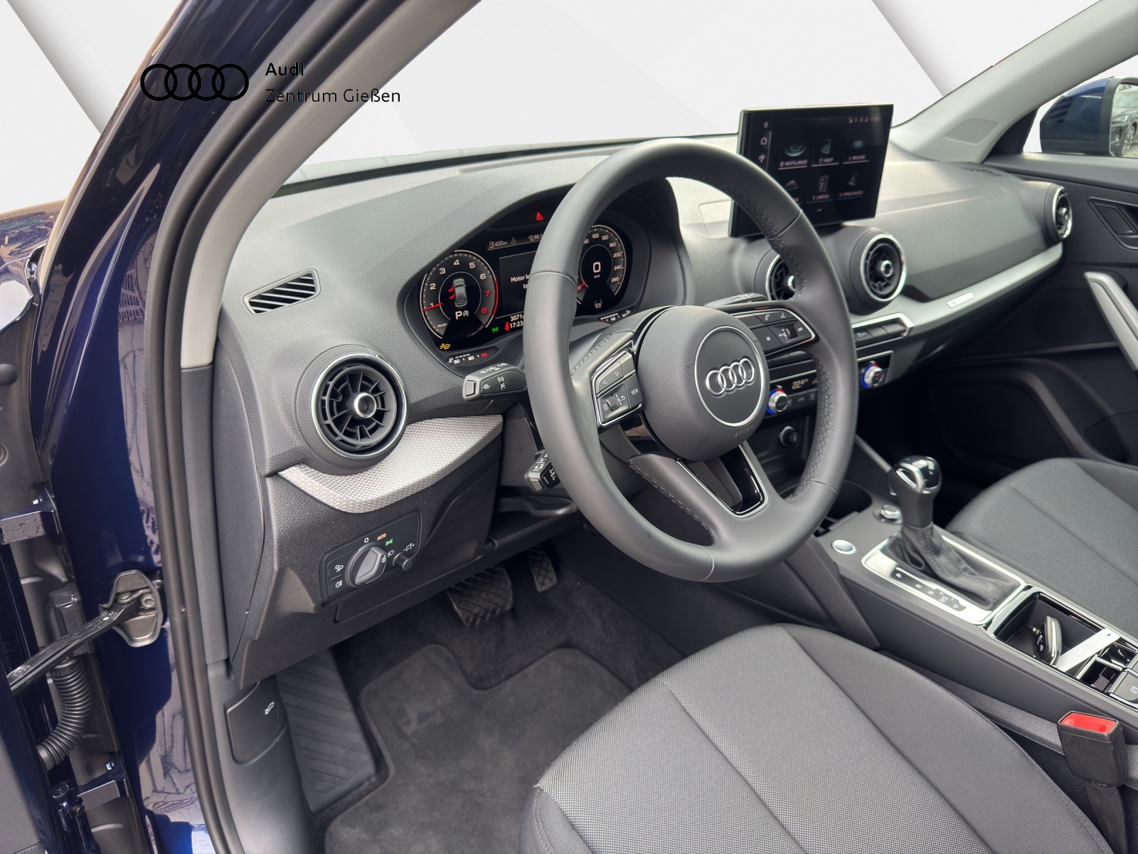 Q2 35 TFSI S tronic advanced Matrix-LED smartphone interface