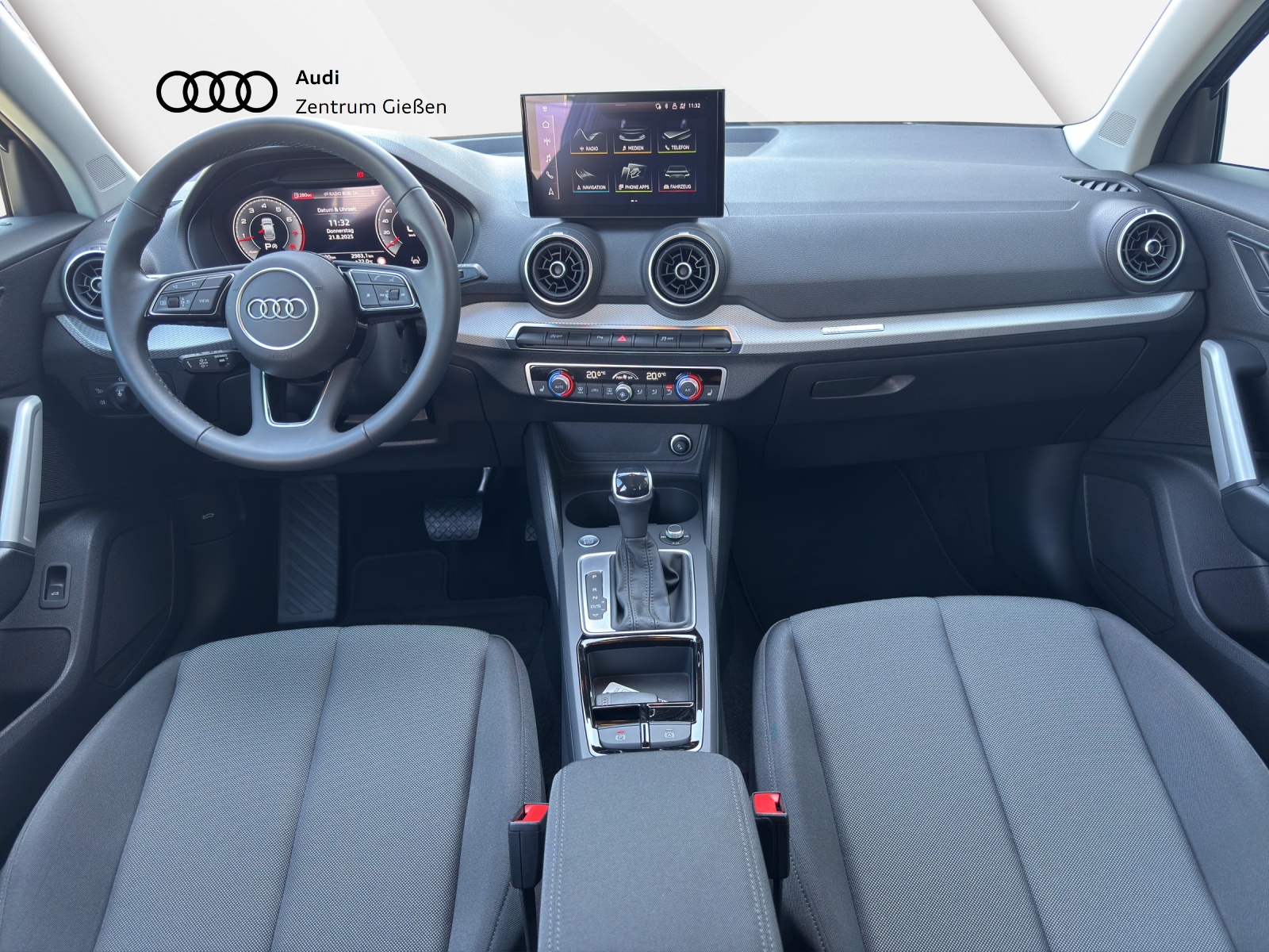 Q2 35 TFSI S tronic advanced MATRIX-LED smartphone interface