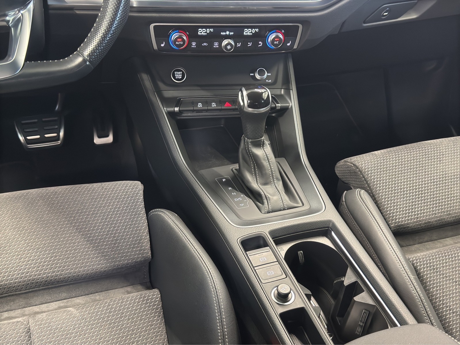 Q3 35 TFSI S-tronic S line black AHK LED Navi