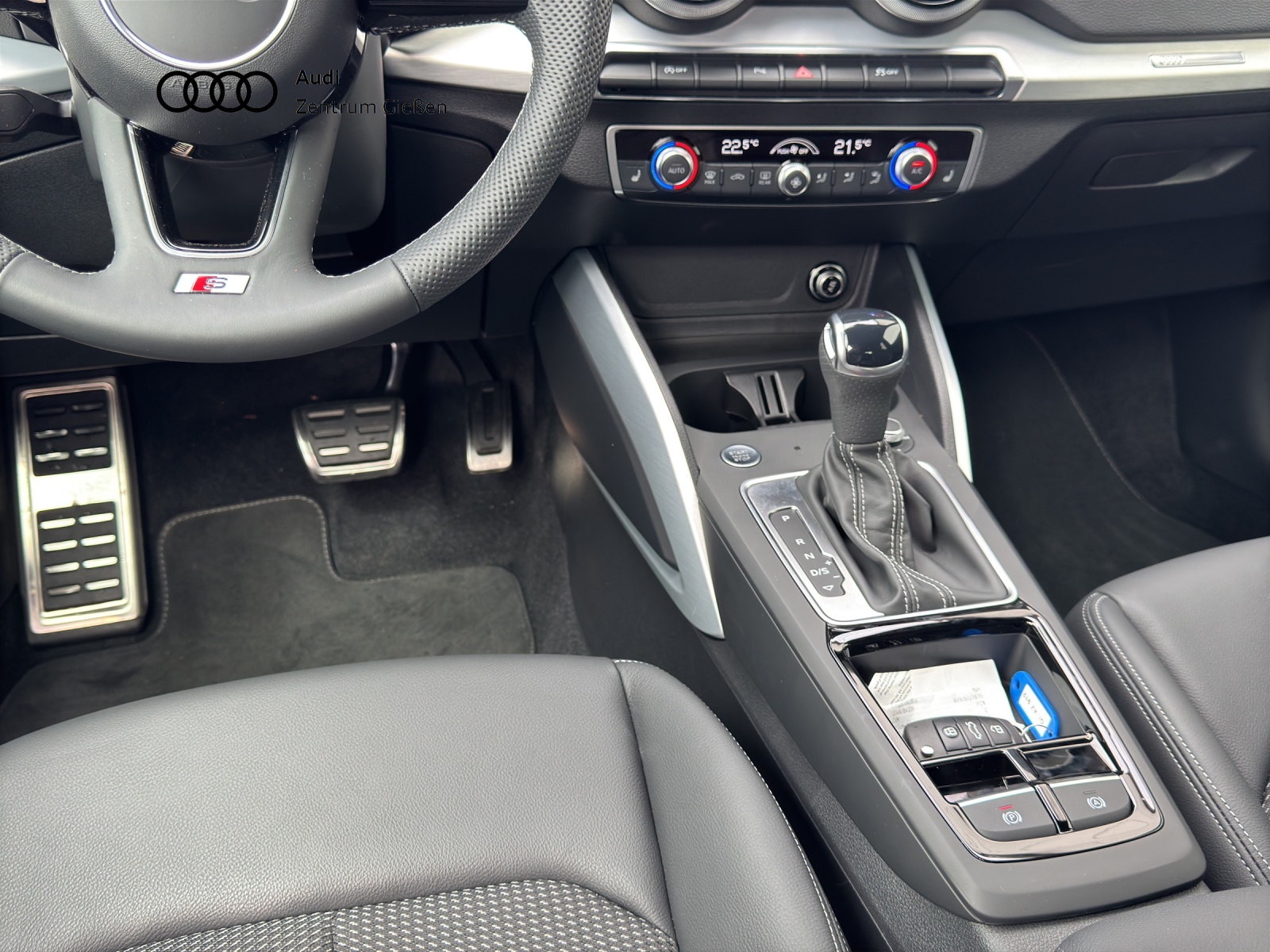 Q2 35 TFSI S tronic S line Black AHK Assist Parken Navi