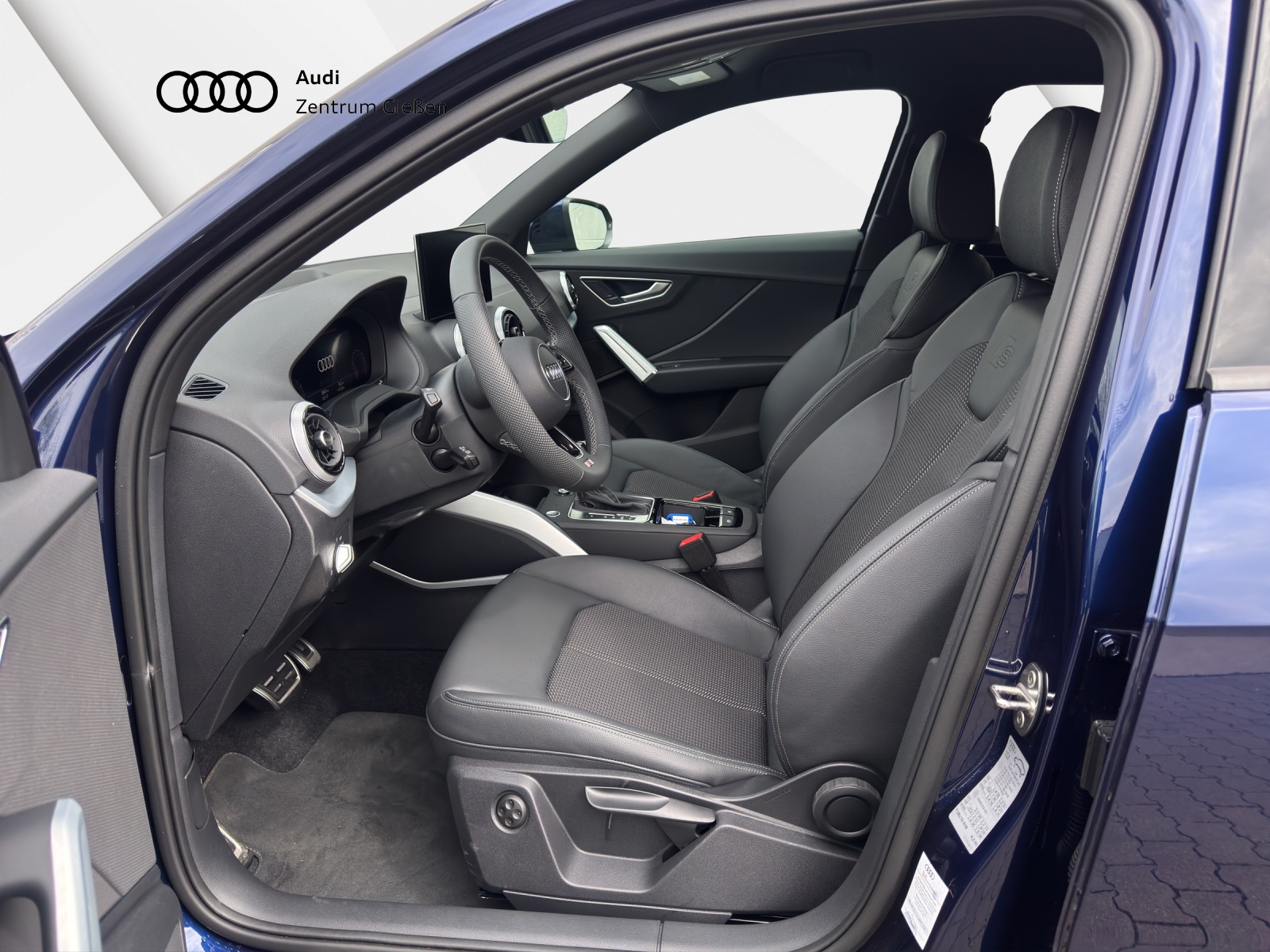 Q2 35 TFSI S tronic S line Black AHK Assist Parken Navi
