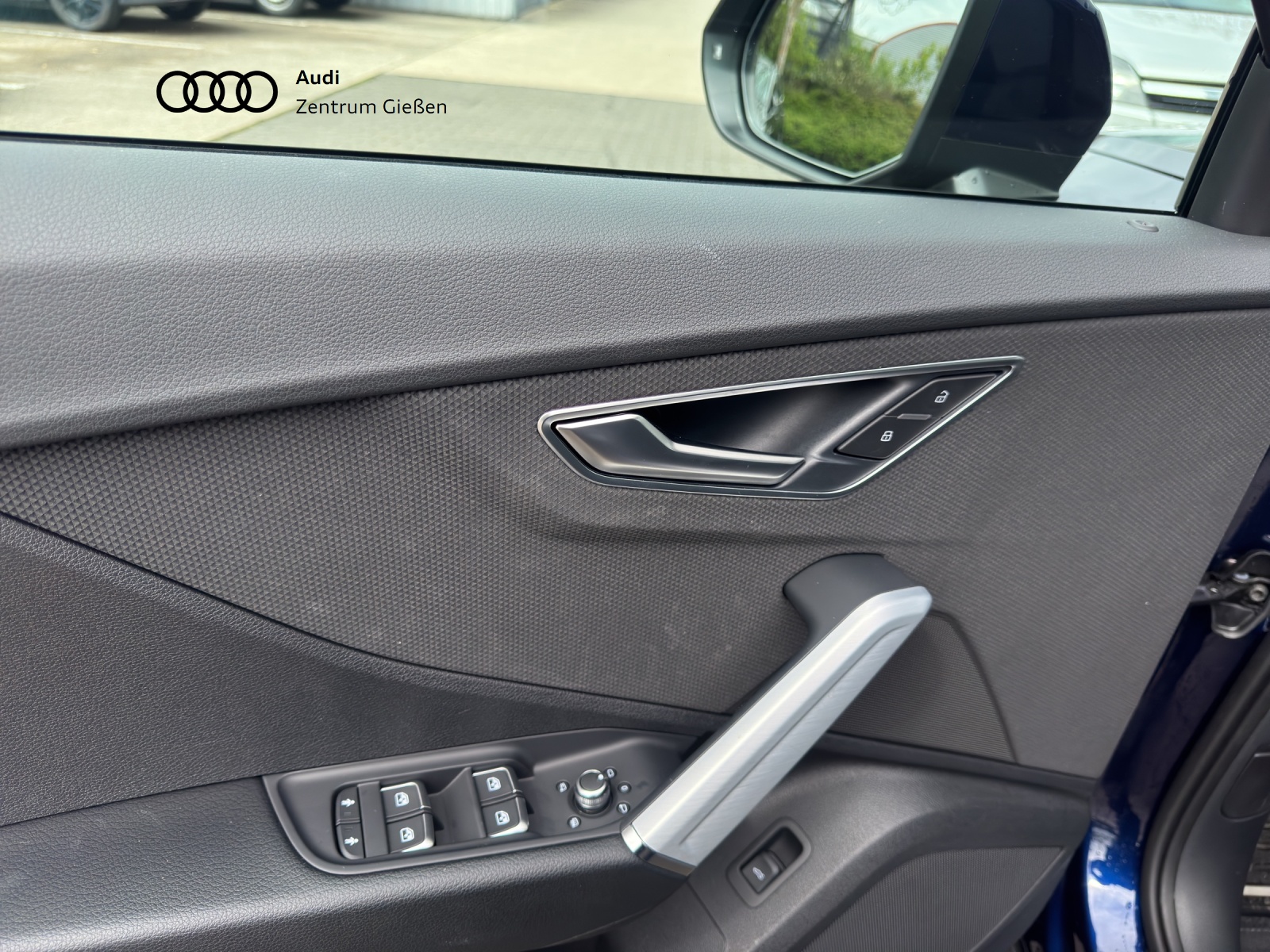 Q2 35 TFSI S tronic S line Black AHK Assist Parken Navi