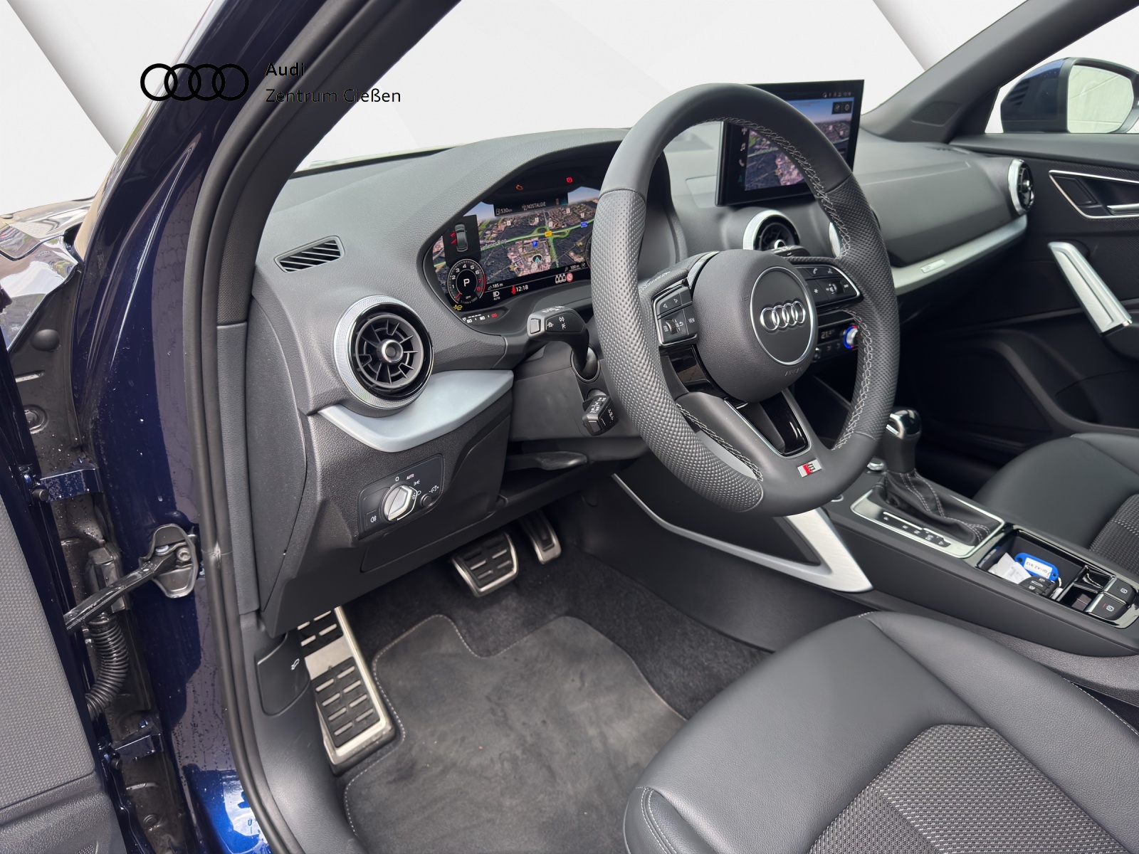 Q2 35 TFSI S tronic S line Black AHK Assist Parken Navi