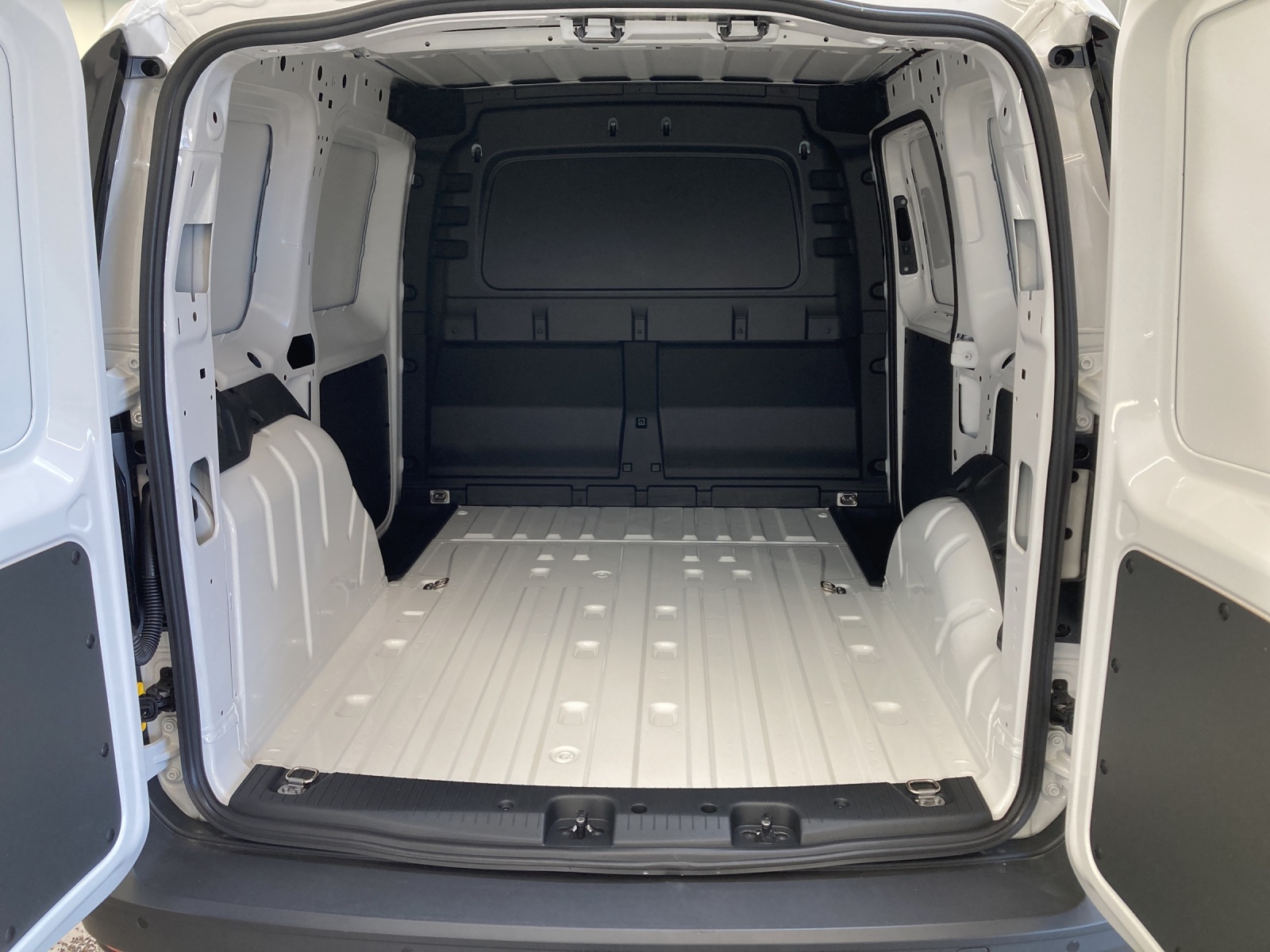 Caddy Cargo 2.0 TDI GRA AHK App Klima Heckflügel
