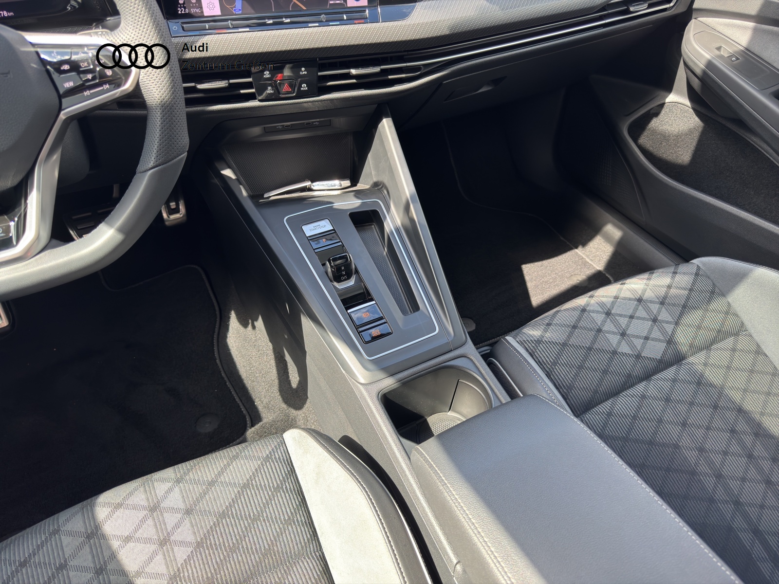 Golf VIII 2.0 TSI 4Motion DSG R-Line Black Style Pano Navi