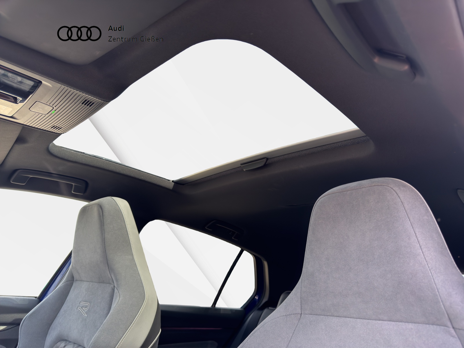 Golf VIII 2.0 TSI 4Motion DSG R-Line Black Style Pano Navi