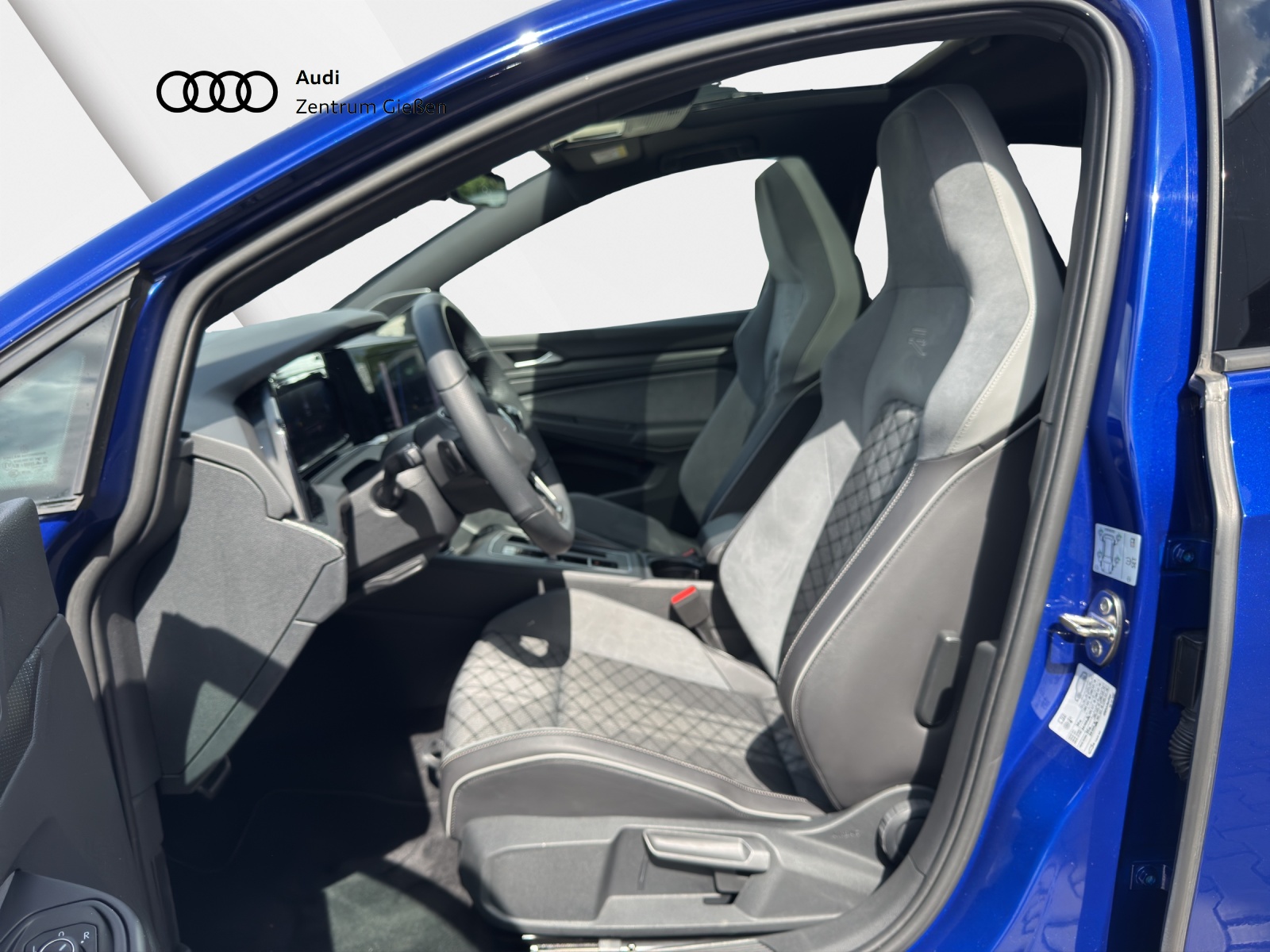 Golf VIII 2.0 TSI 4Motion DSG R-Line Black Style Pano Navi