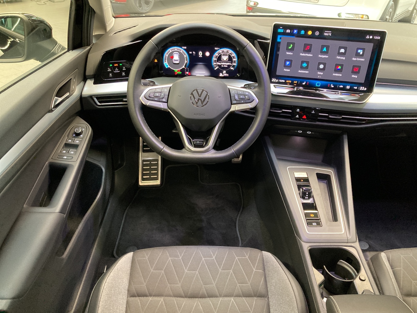 Golf 8 eTSI DSG Goal IQ-Light Navi AHK Kamera TravelAssist