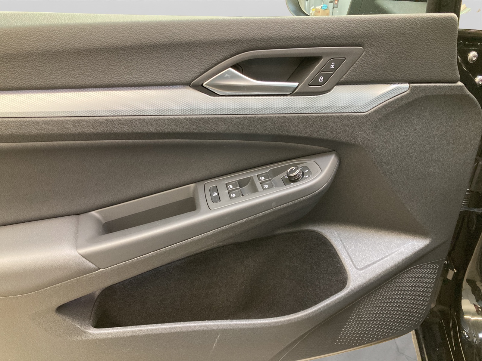 Golf 8 eTSI DSG Goal IQ-Light Navi AHK Kamera TravelAssist