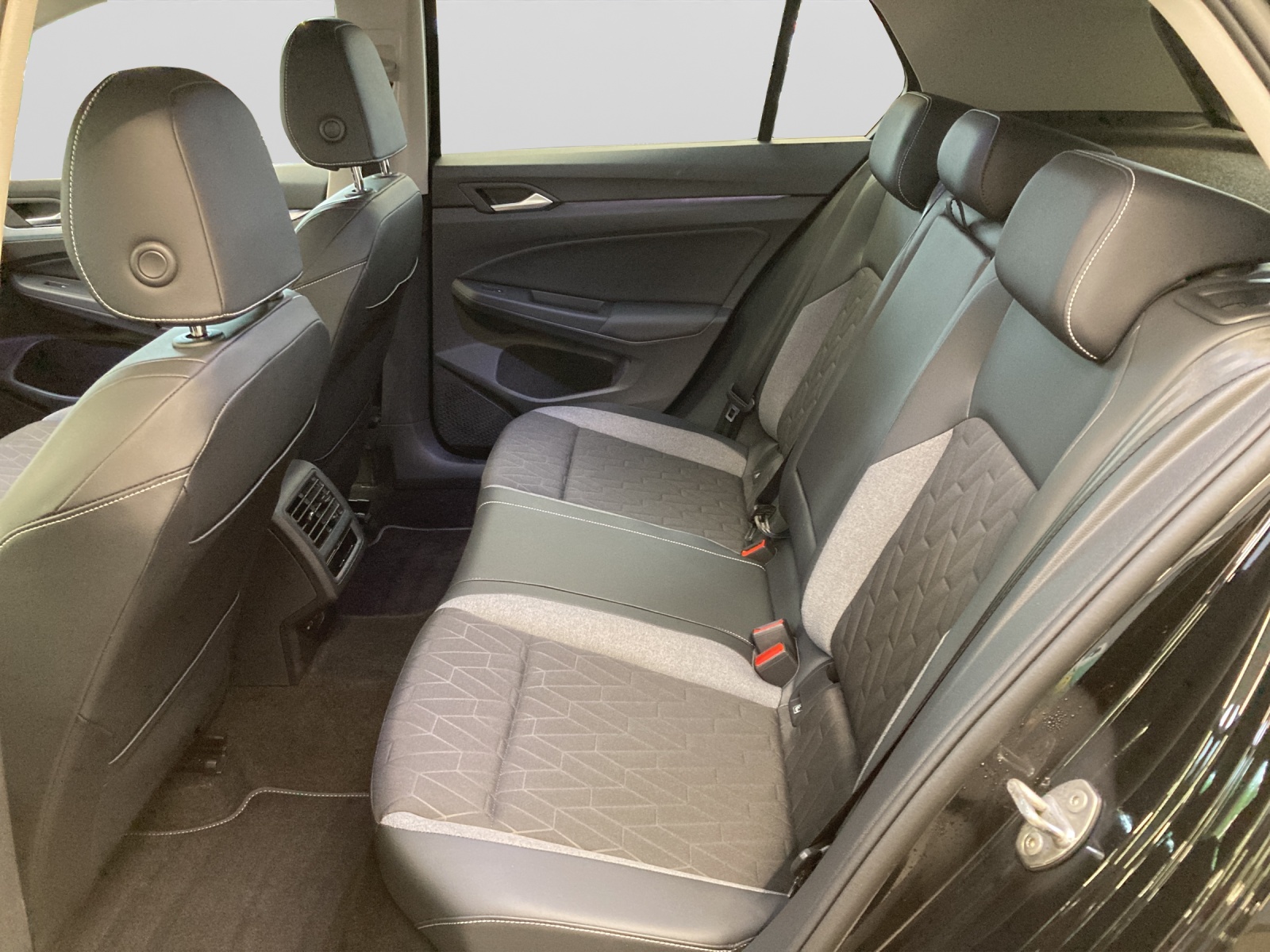 Golf 8 eTSI DSG Goal IQ-Light Navi AHK Kamera TravelAssist