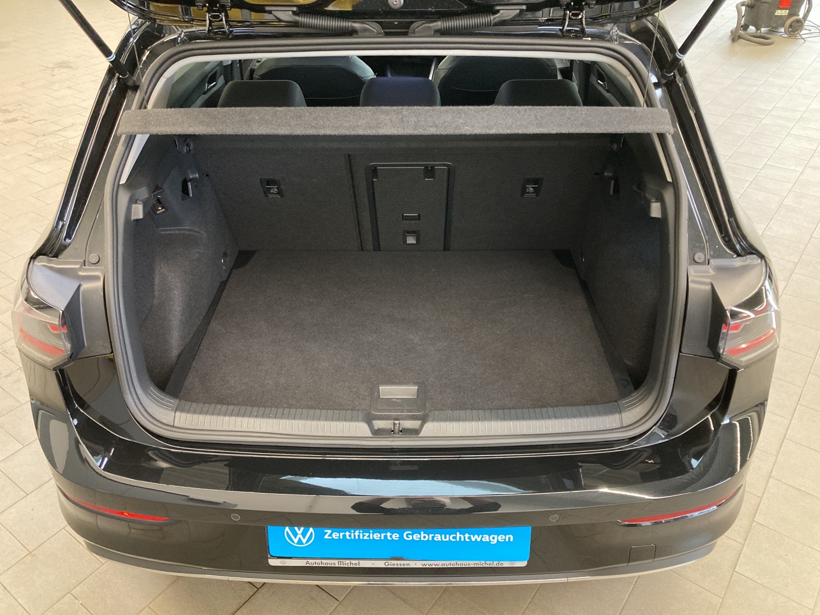 Golf 8 eTSI DSG Goal IQ-Light Navi AHK Kamera TravelAssist