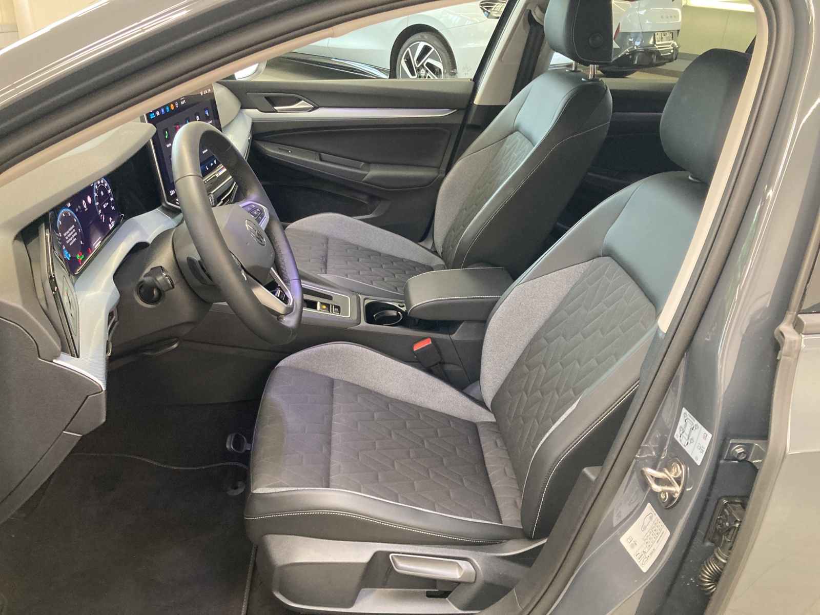 Golf 8 eTSI DSG Goal LED-Plus Navi AHK Kamera TravelAssist