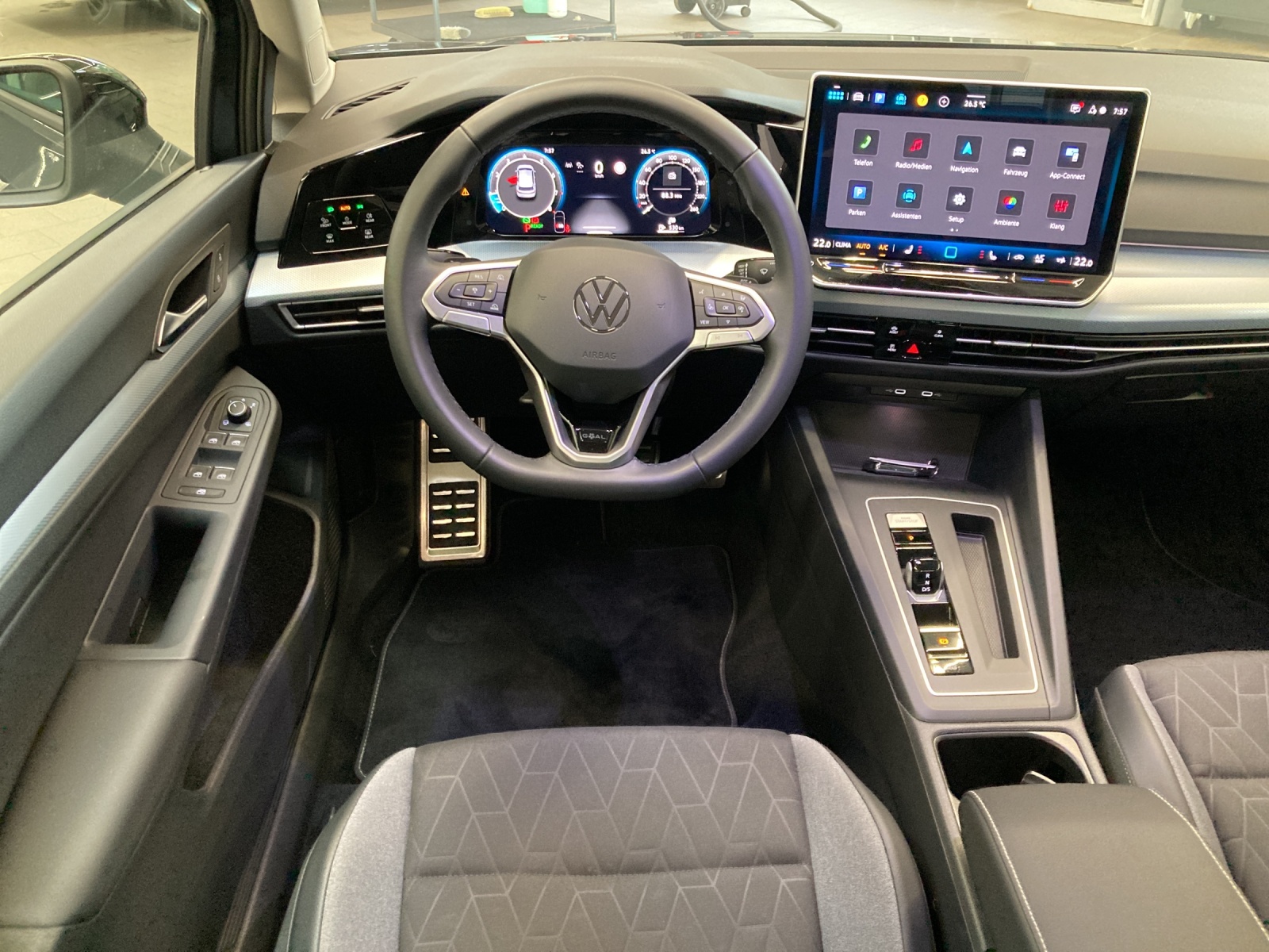 Golf 8 eTSI DSG Goal LED-Plus Navi AHK Kamera TravelAssist