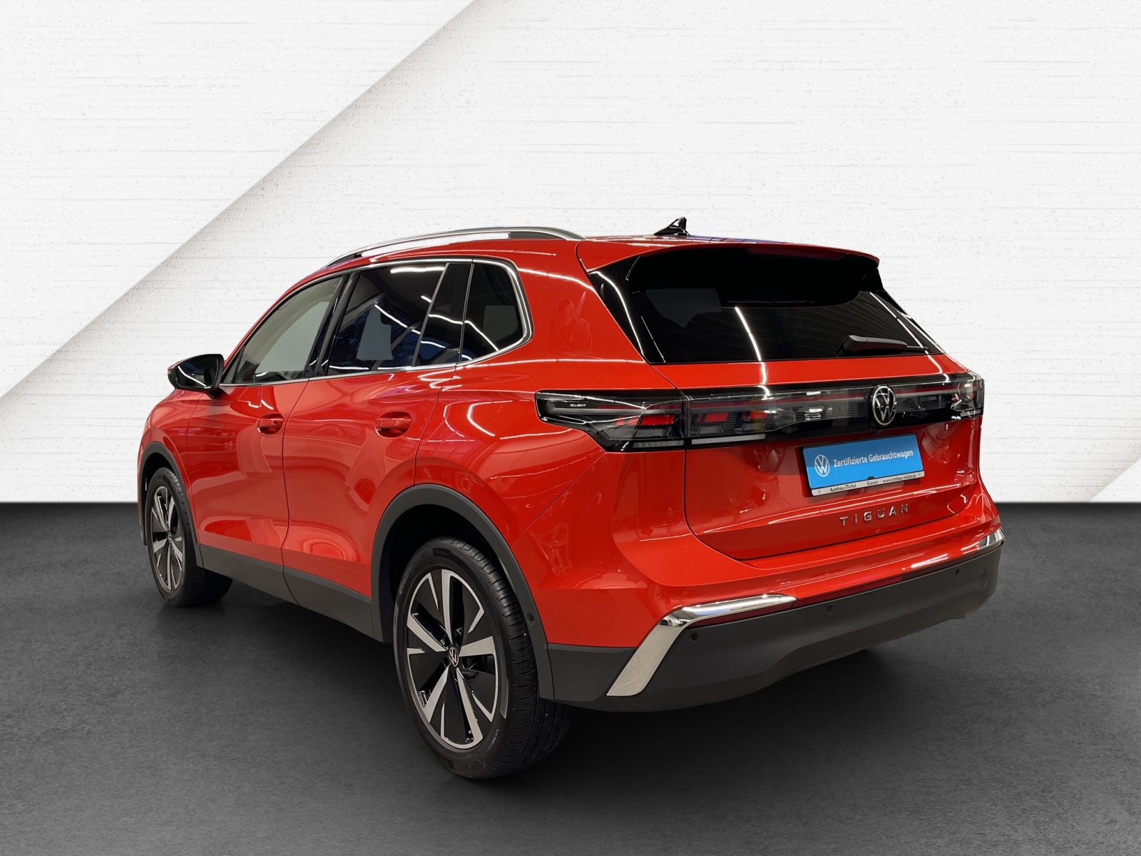 Tiguan 2.0 TDI DSG Elegance Leder IQ-Light DCC Standheizung AHK