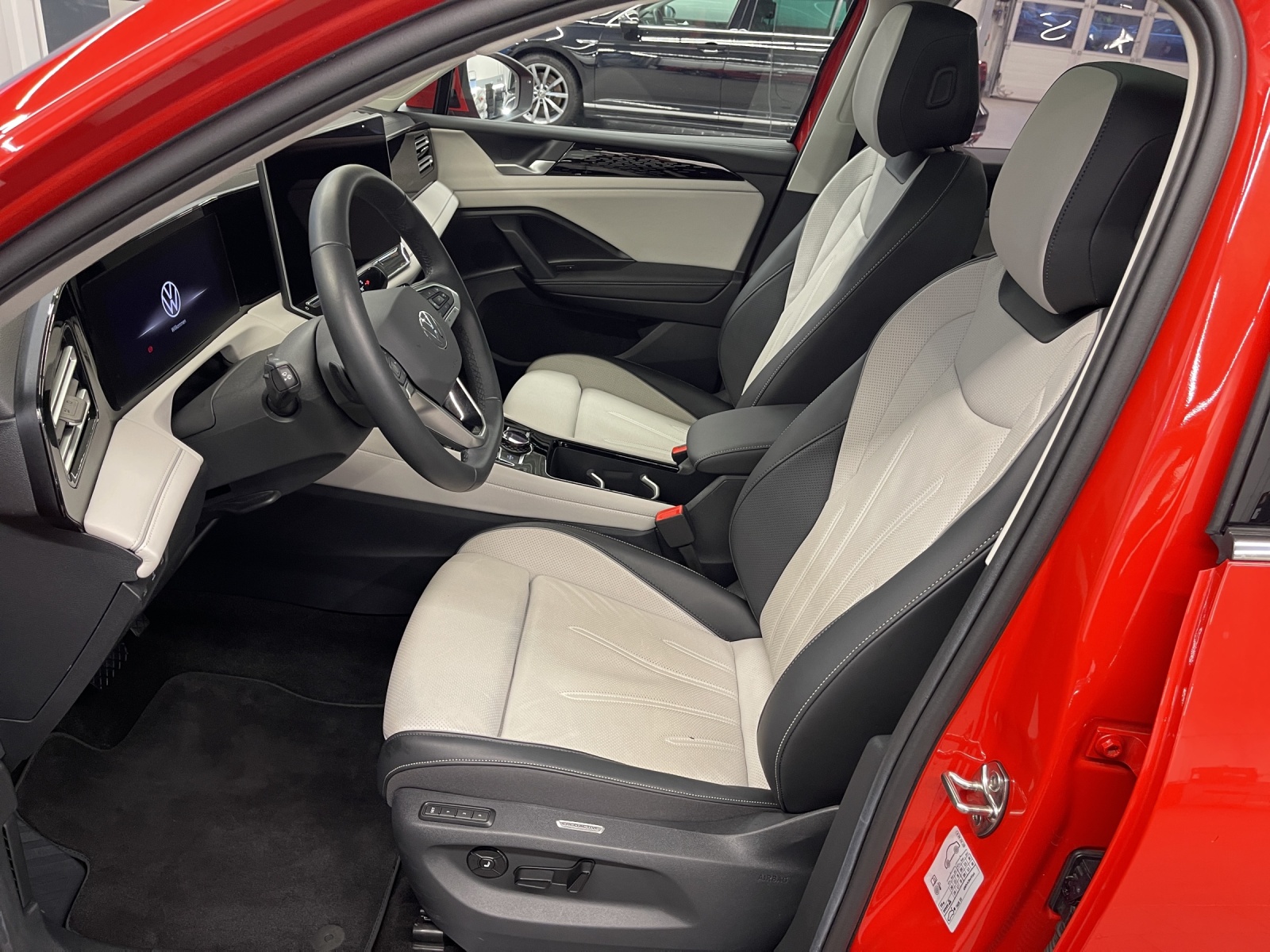 Tiguan 2.0 TDI DSG Elegance Leder IQ-Light DCC Standheizung AHK