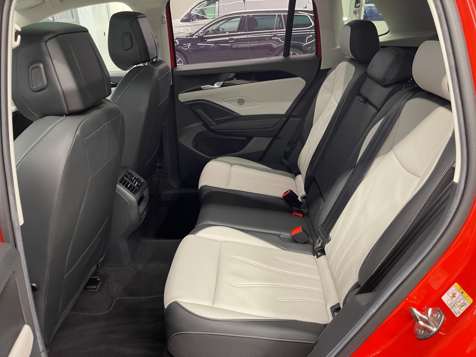 Tiguan 2.0 TDI DSG Elegance Leder IQ-Light DCC Standheizung AHK