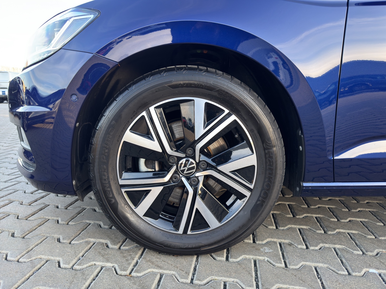 Touran TDI DSG Highline Standh.AHK Navi TravelAssist LED