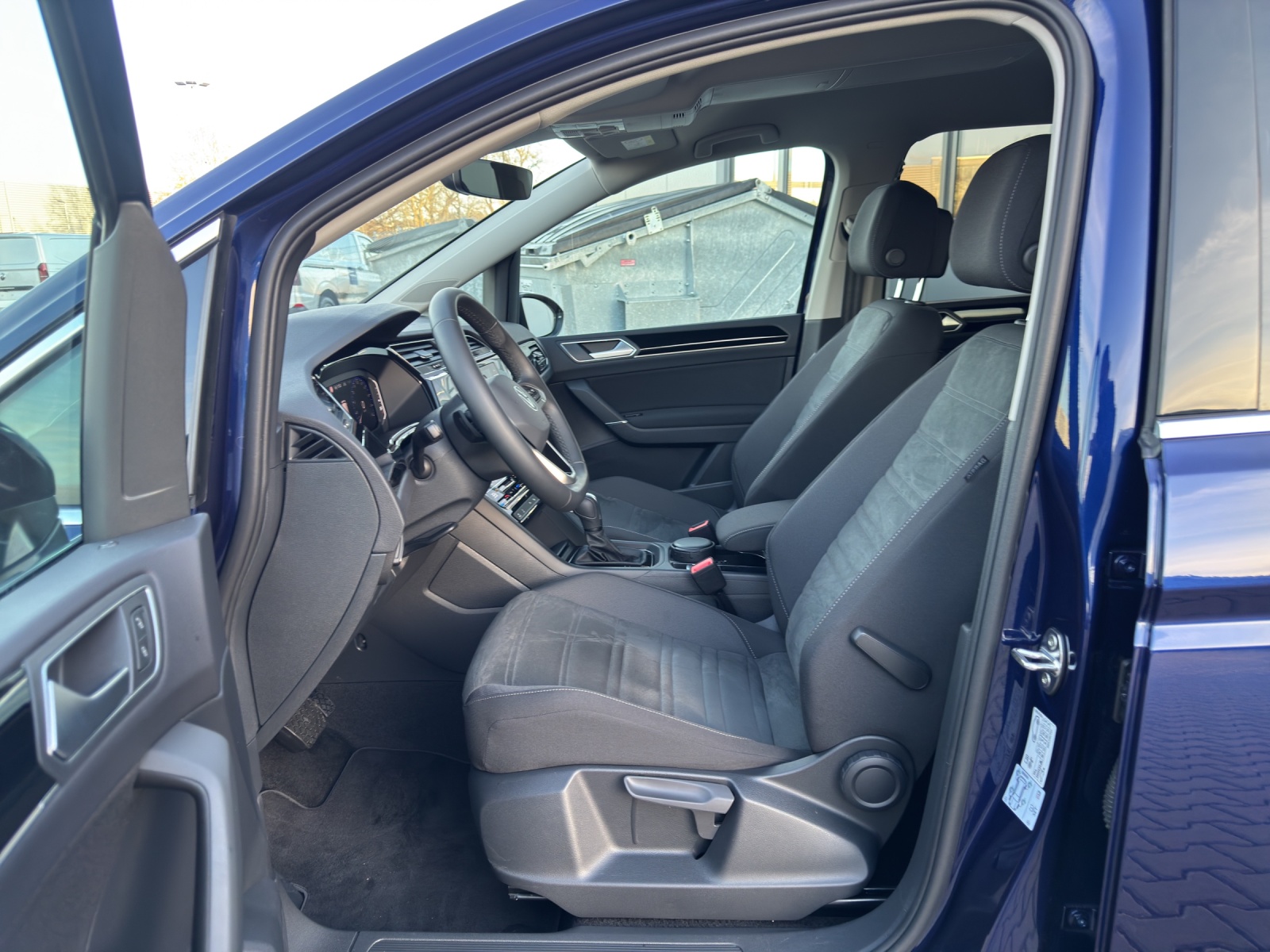 Touran TDI DSG Highline Standh.AHK Navi TravelAssist LED