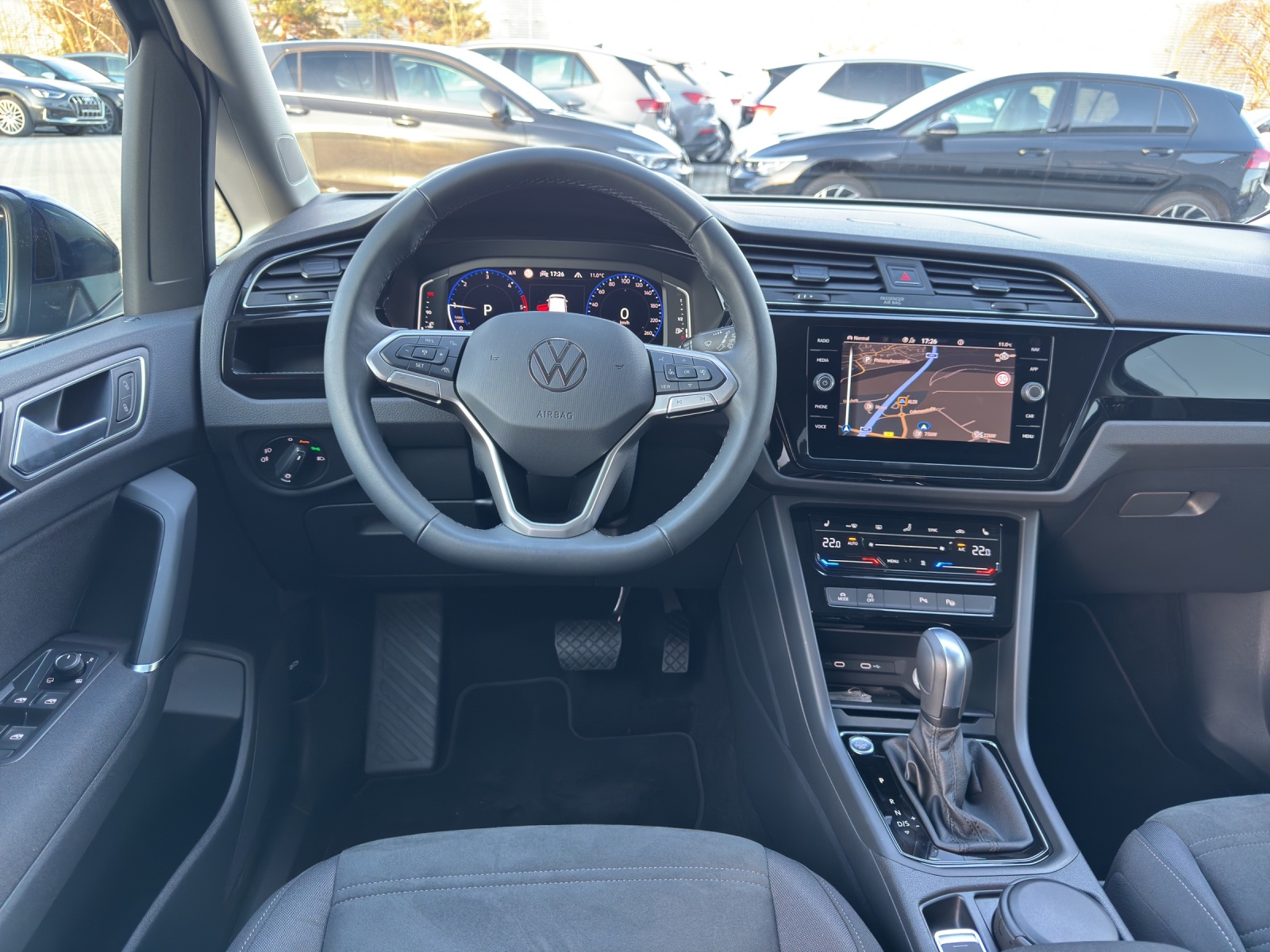 Touran TDI DSG Highline Standh.AHK Navi TravelAssist LED