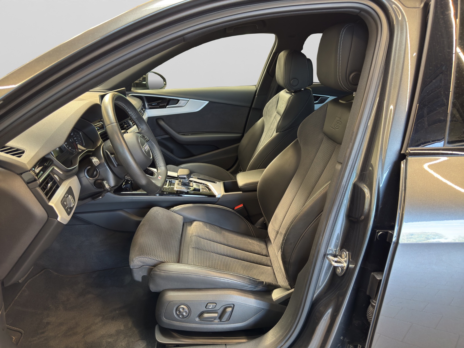 A4 Avant 30 TDI S-tronic S line Black Standheizung Navi LED