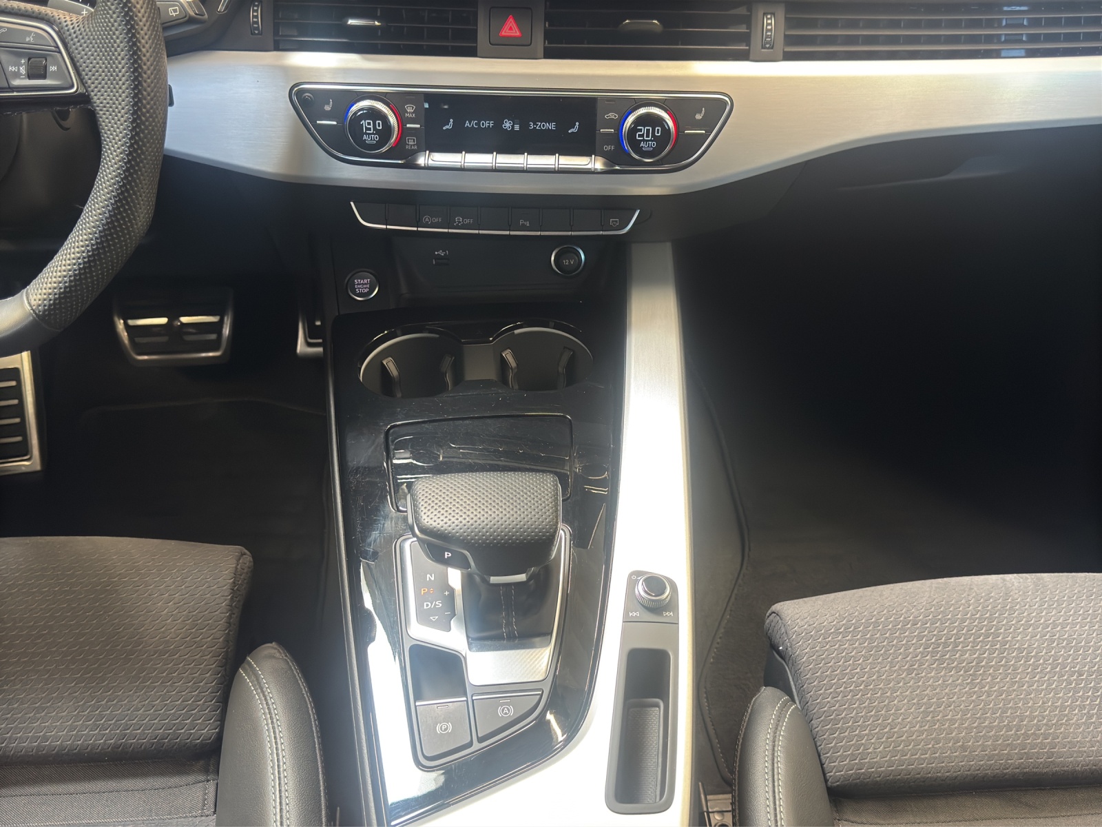 A4 Avant 30 TDI S-tronic S line Black Standheizung Navi LED