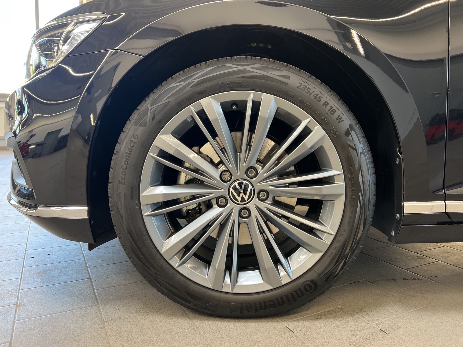 Passat Variant 2.0 TSI DSG Elegance IQ-Light TravelAssist Navi AHK Alu-18Zoll