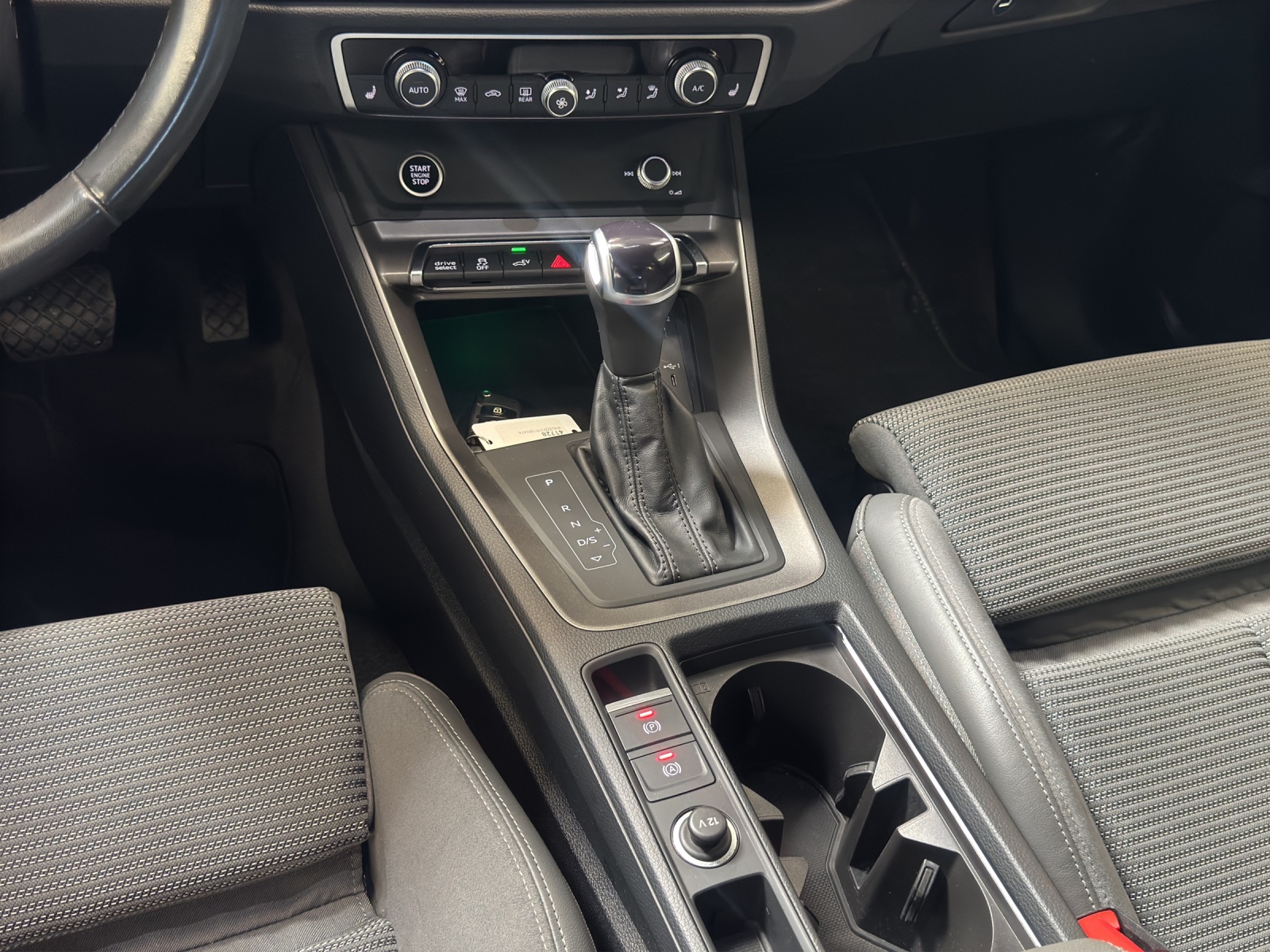Q3 45 TFSI e design selection Kamera LED AHK Navi