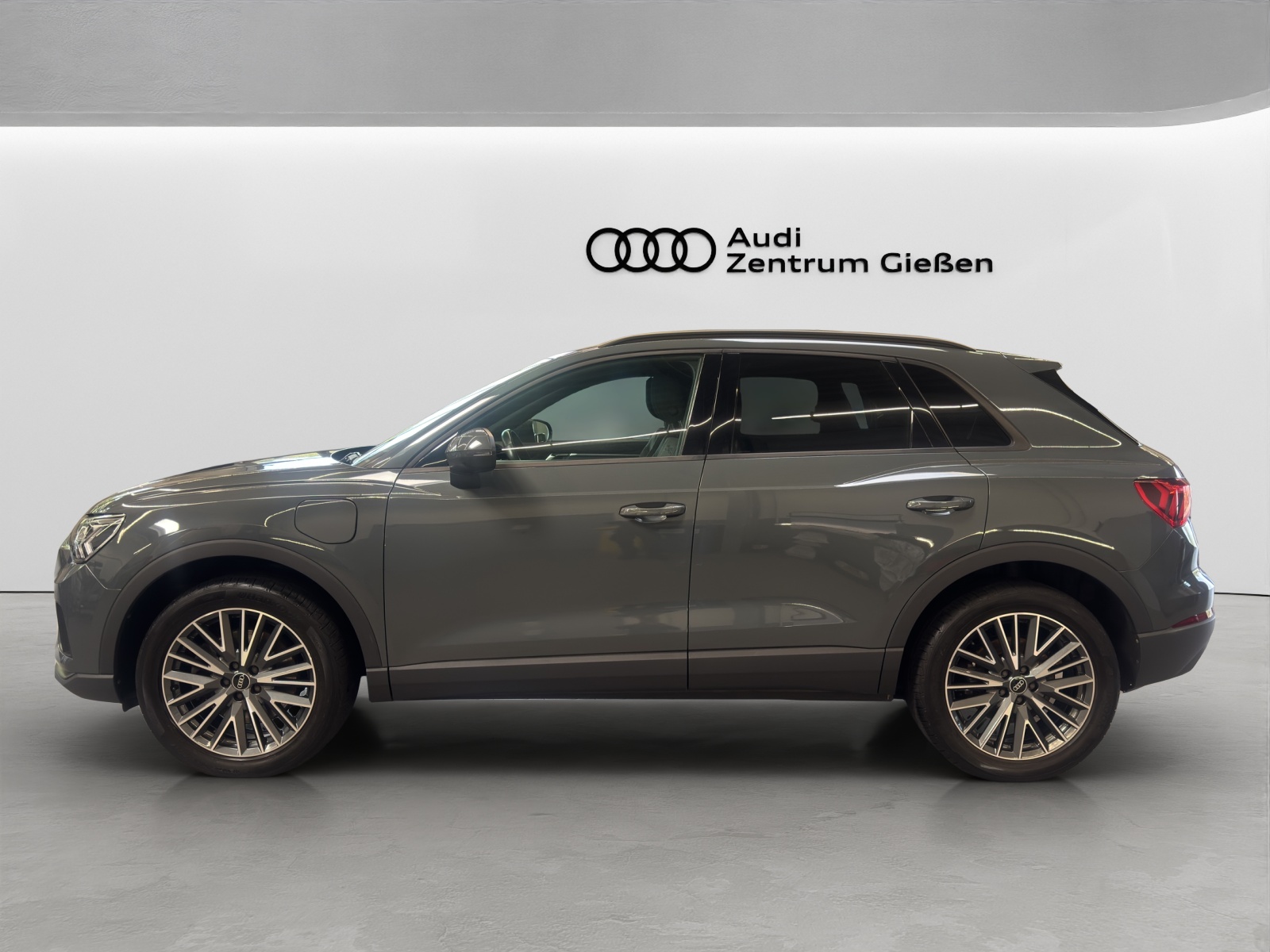 Q3 45 TFSI e design selection Kamera LED AHK Navi