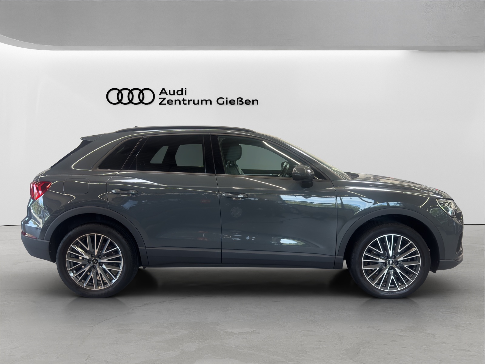 Q3 45 TFSI e design selection Kamera LED AHK Navi