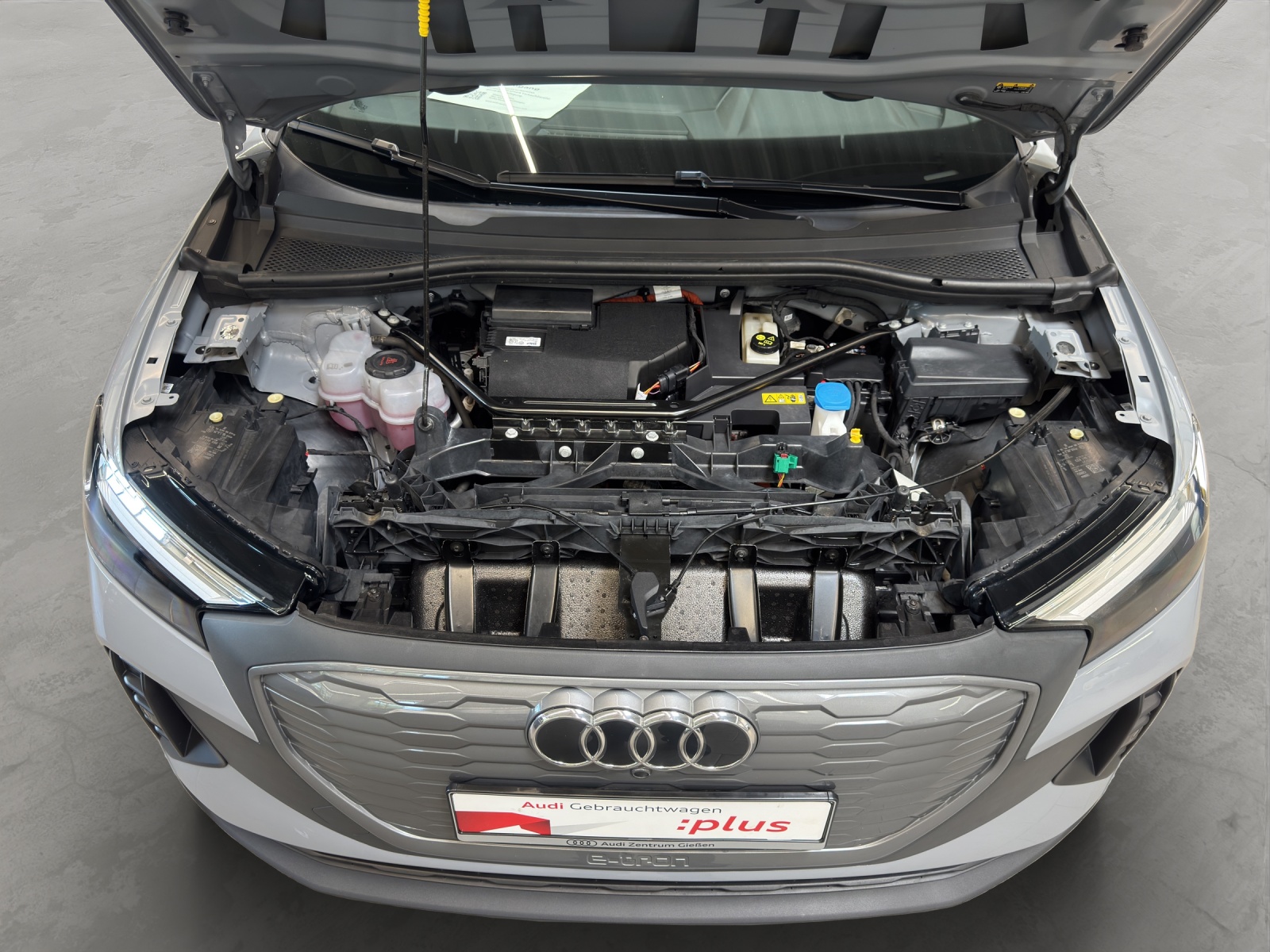 Q4 e-tron 40 basis AHK Assistenzpaket Navi
