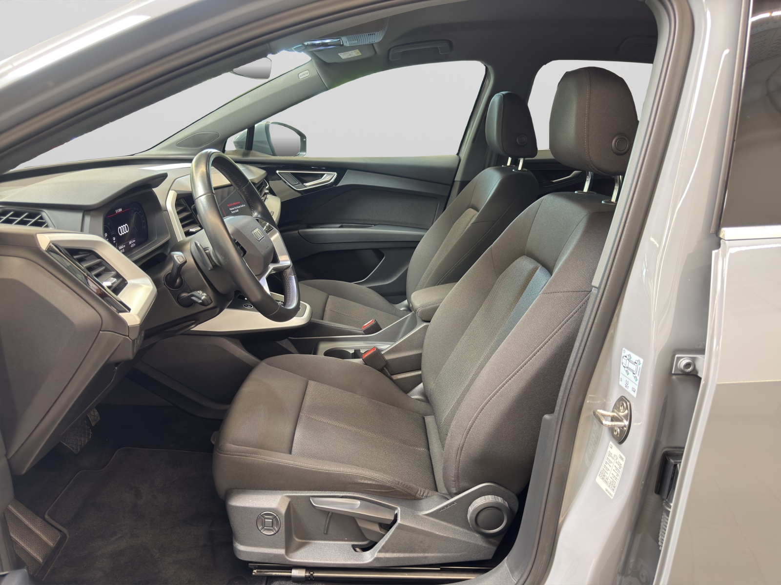 Q4 e-tron 40 basis AHK Assistenzpaket Navi