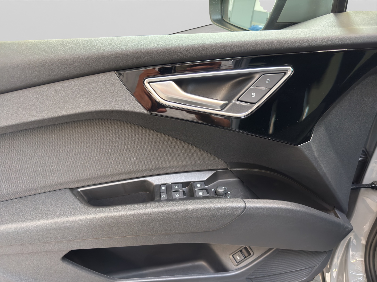 Q4 e-tron 40 basis AHK Assistenzpaket Navi